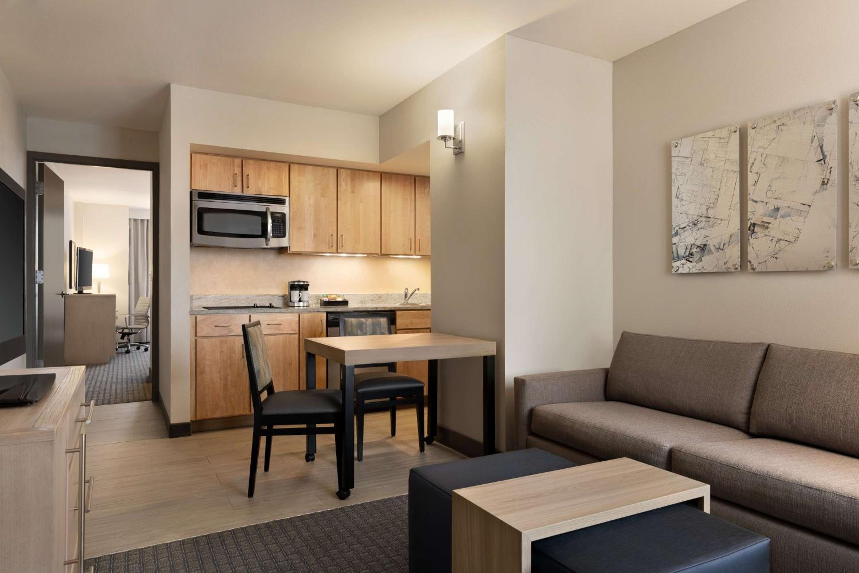 One-Bedroom Suite with Two Double Beds - Non-Smoking - Photo 2