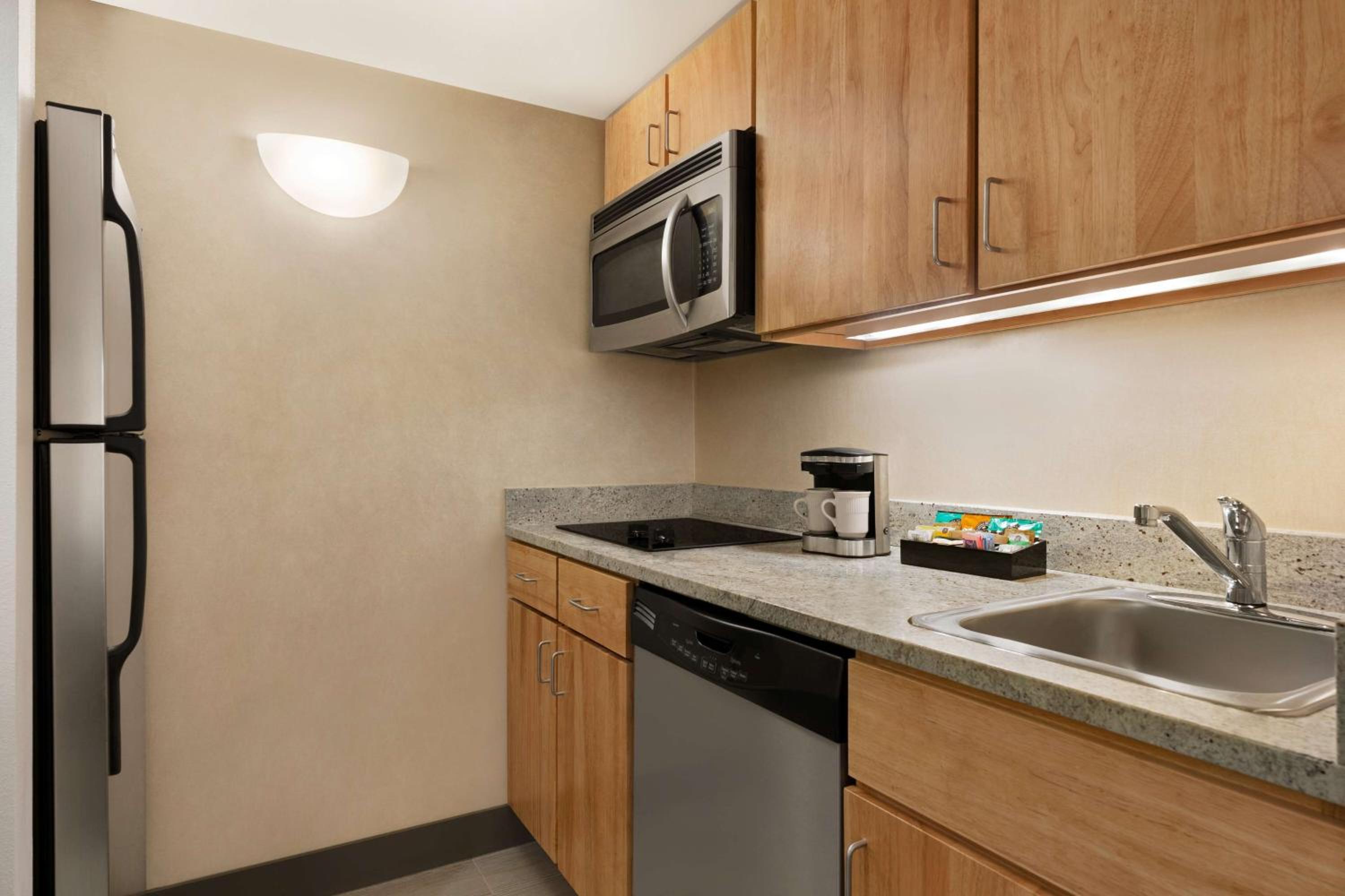 One-Bedroom King Suite - Non-Smoking - Photo 4