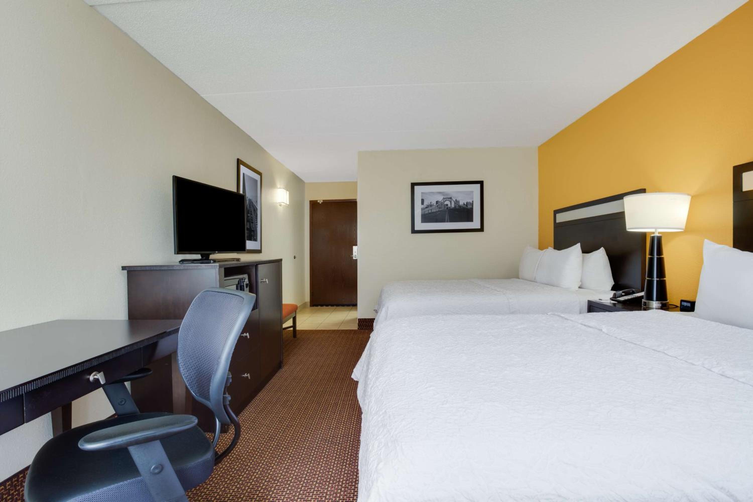 Room with Two Queen Beds - Non-Smoking - Photo 1