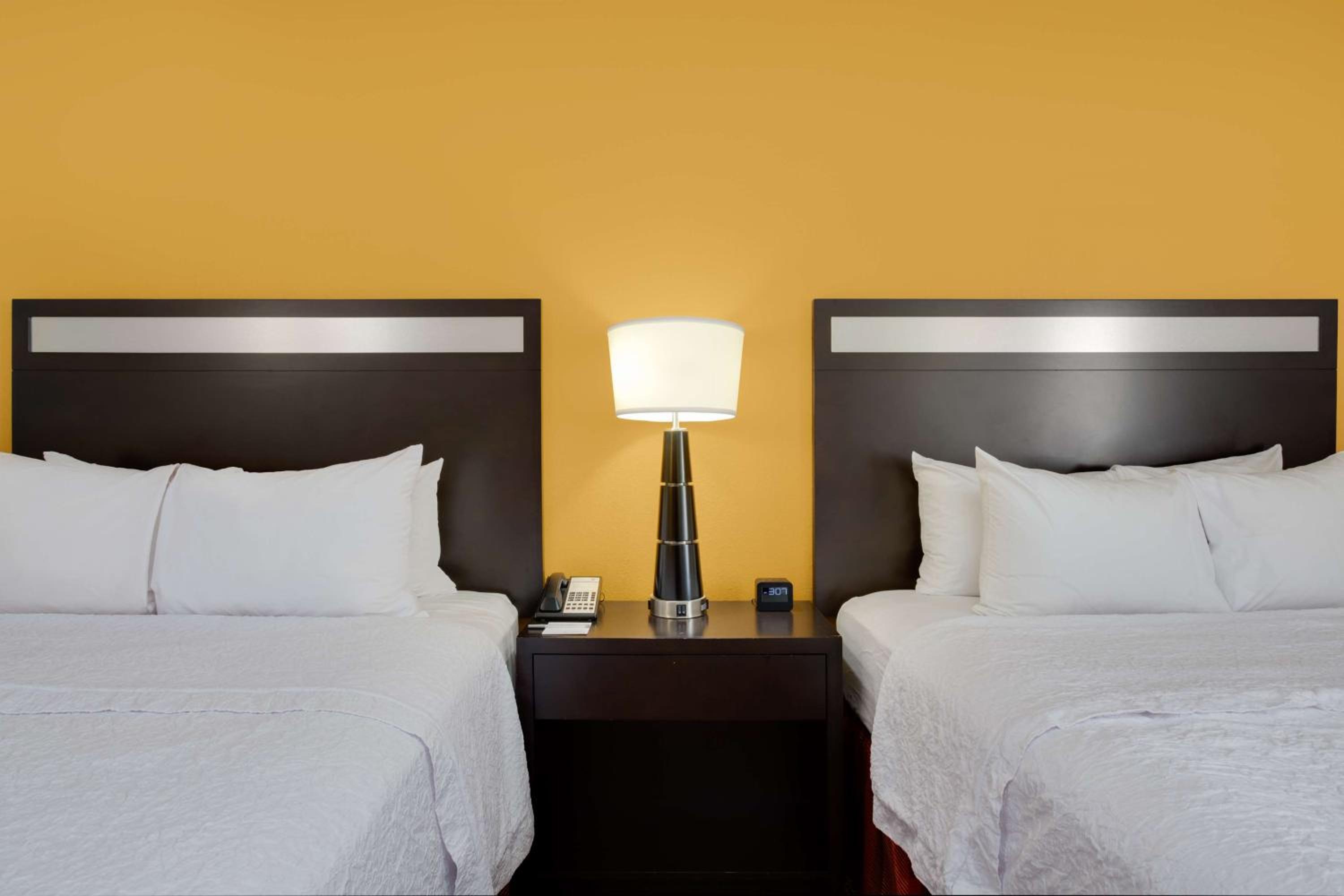 Room with Two Queen Beds - Non-Smoking - Photo 2