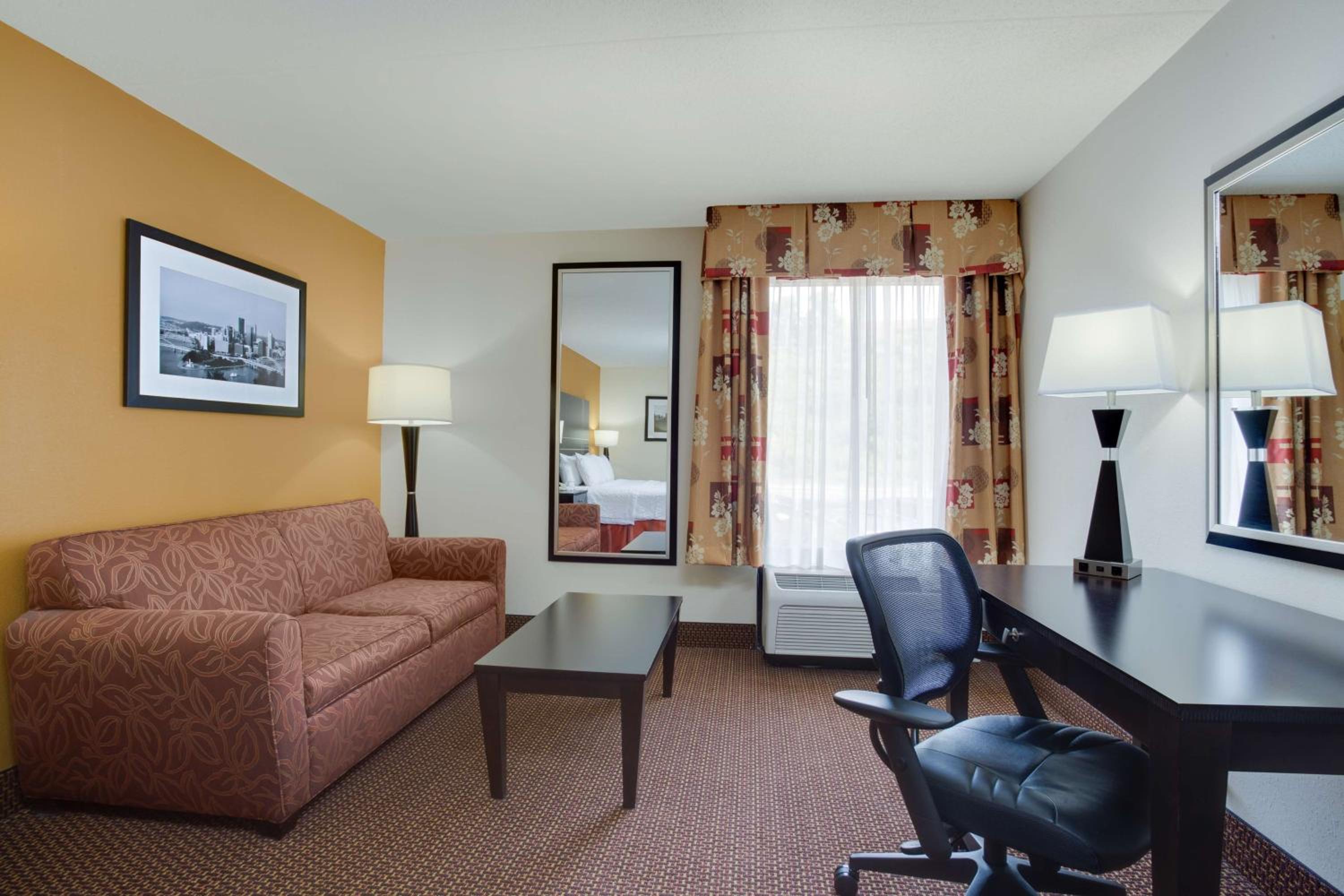 King Room with Sofa Bed and Study - Non-Smoking - Photo 1