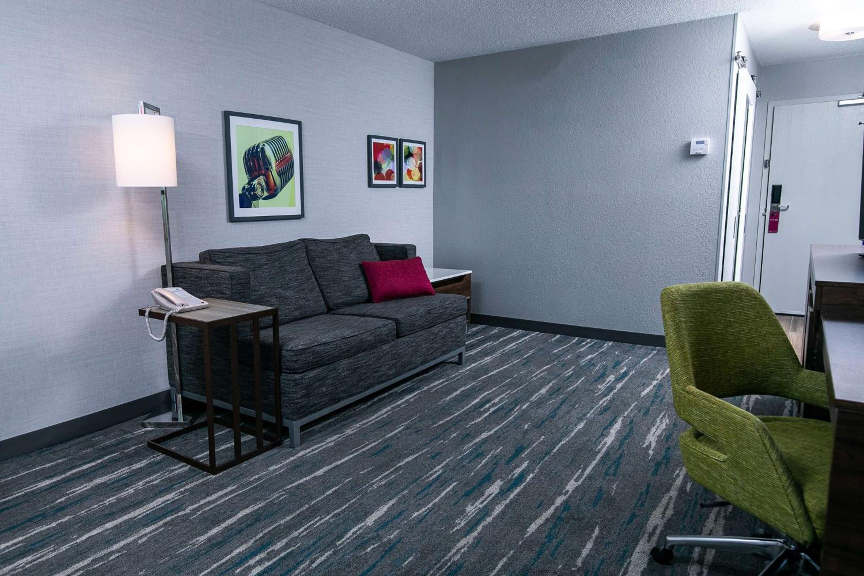 One-Bedroom King Suite with Sofa Bed - Non-Smoking - Photo 14