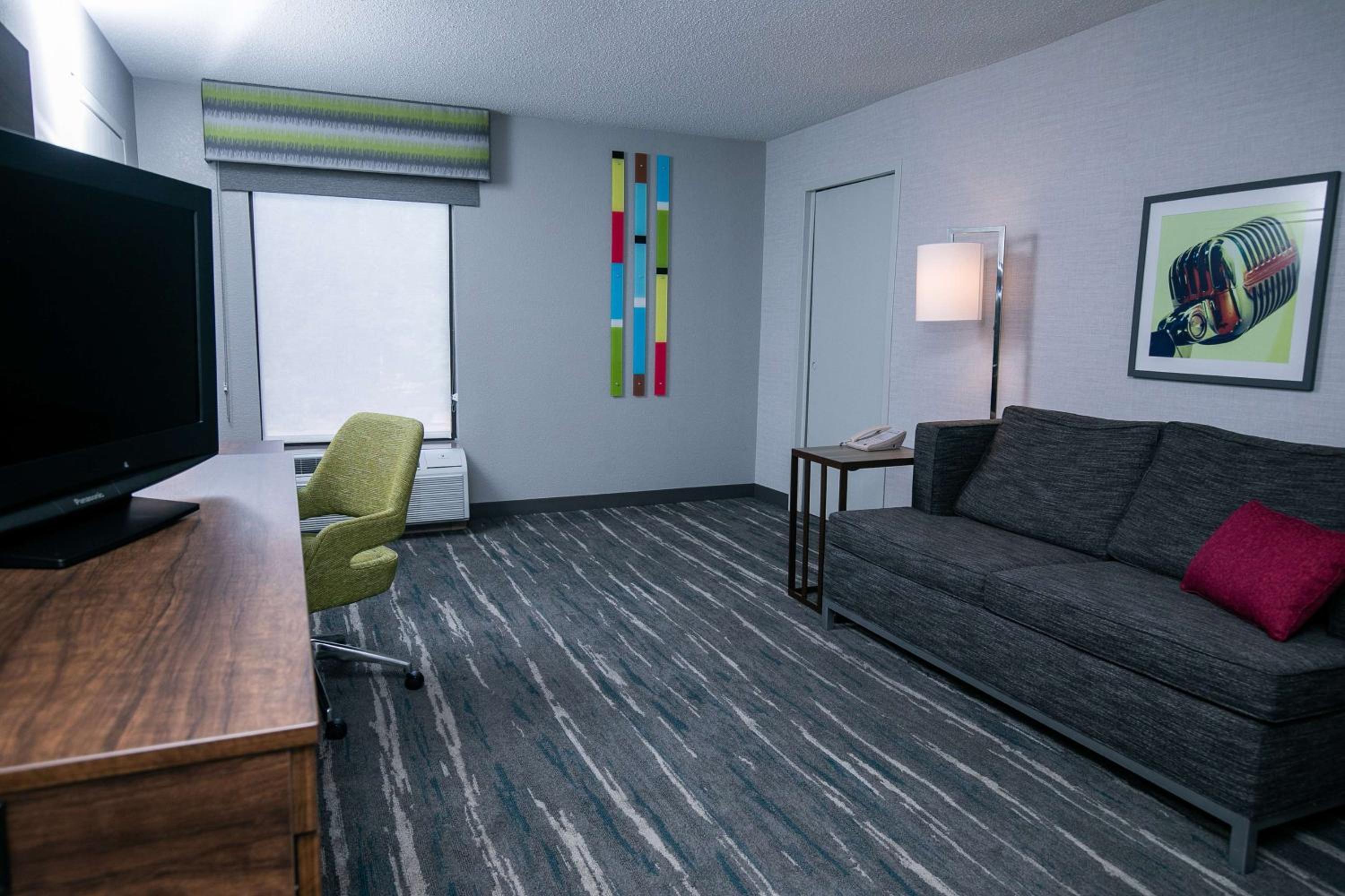 One-Bedroom King Suite with Sofa Bed - Non-Smoking - Photo 5