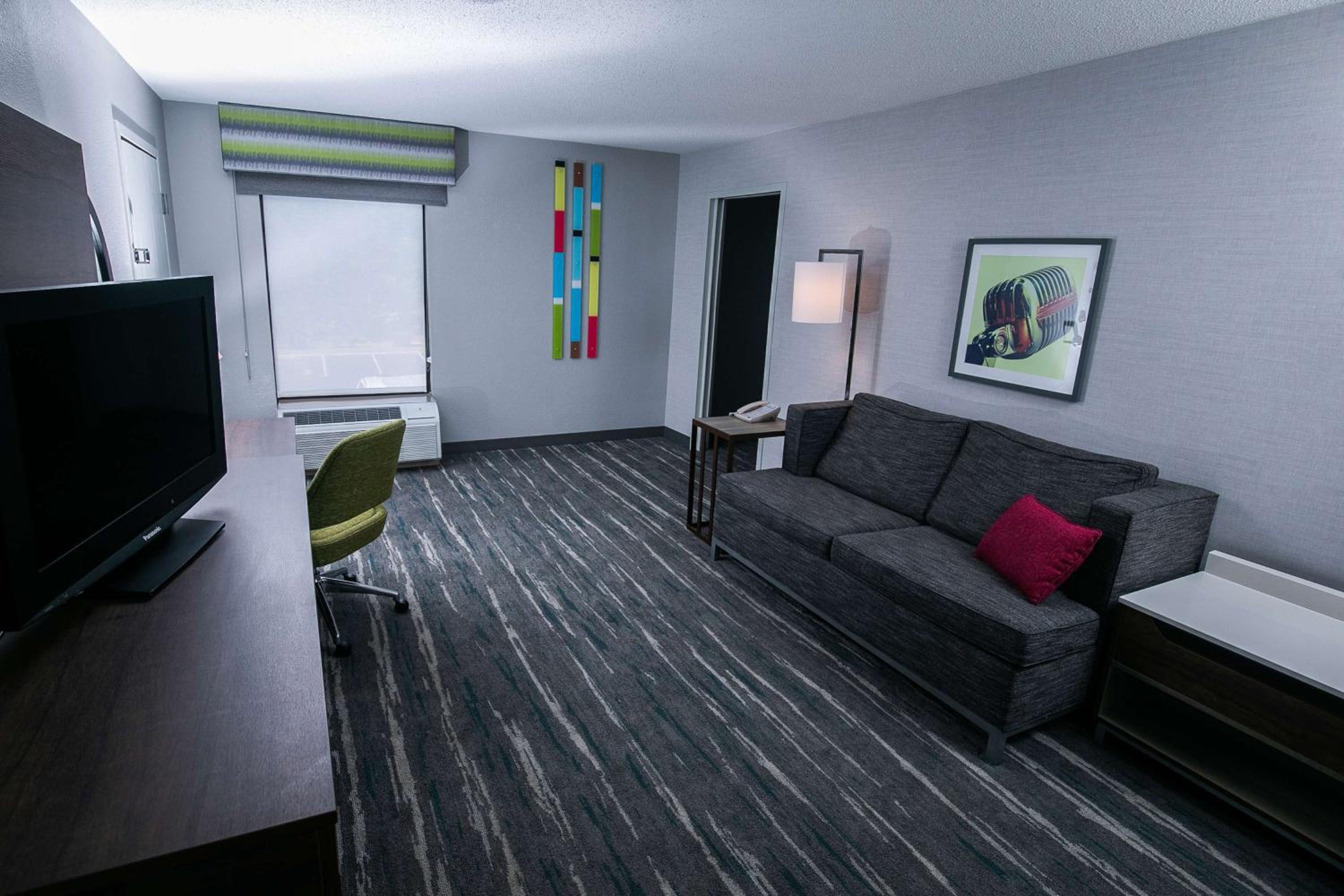 One-Bedroom King Suite with Sofa Bed - Non-Smoking - Photo 12