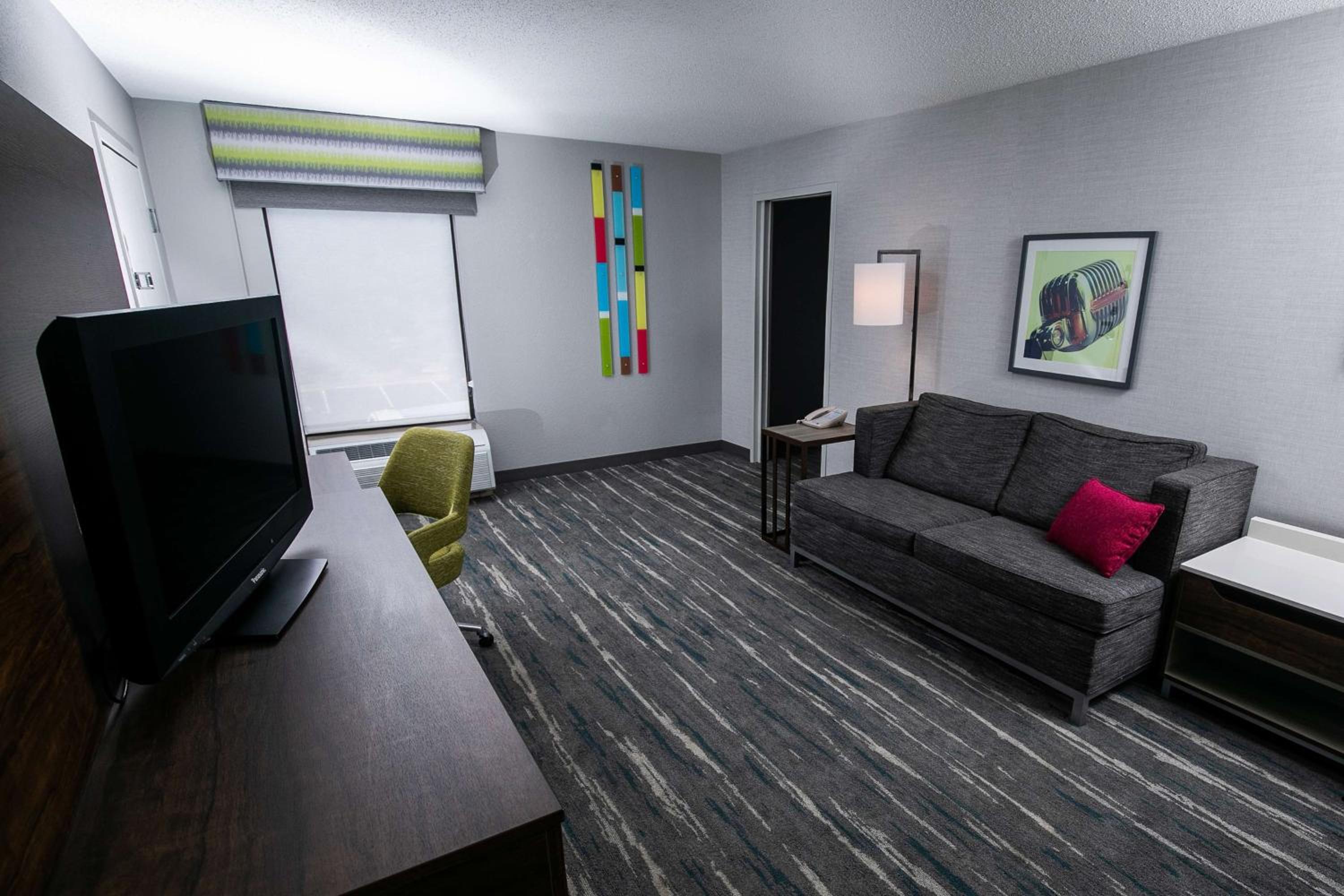 One-Bedroom King Suite with Sofa Bed - Non-Smoking - Photo 16