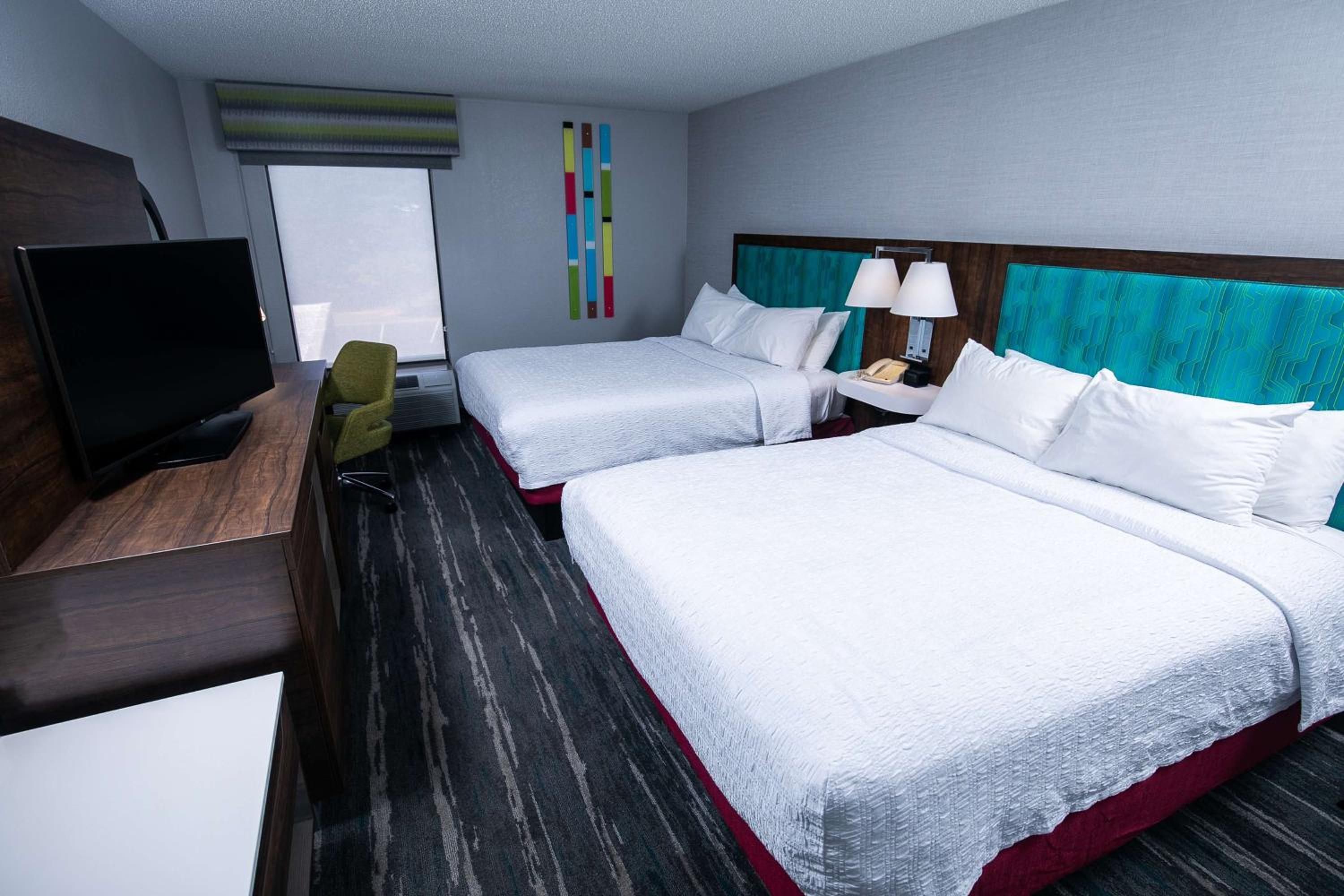 Queen Room with Two Queen Beds - Non-Smoking - Photo 1