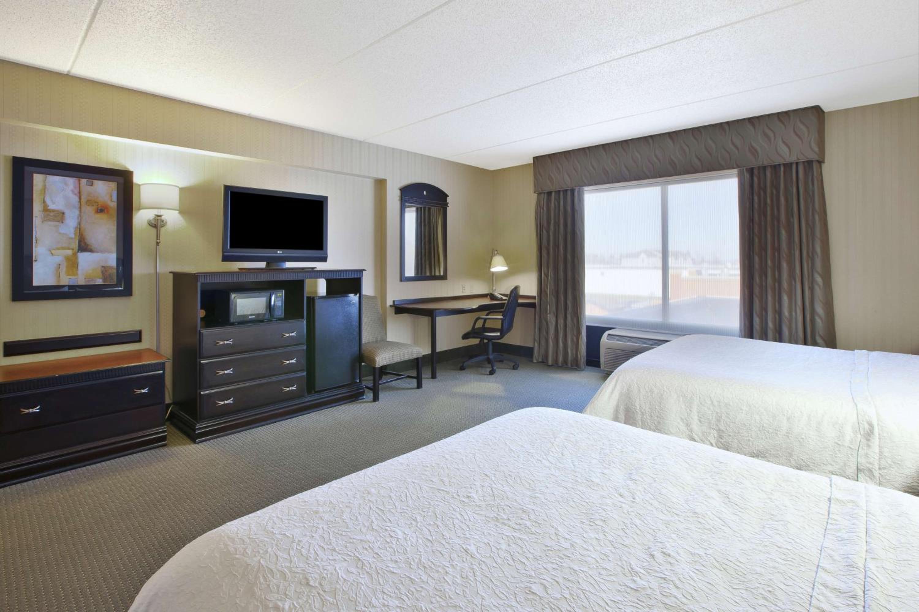 Queen Room with Two Queen Beds - Hearing Access/Non-Smoking - Photo 1