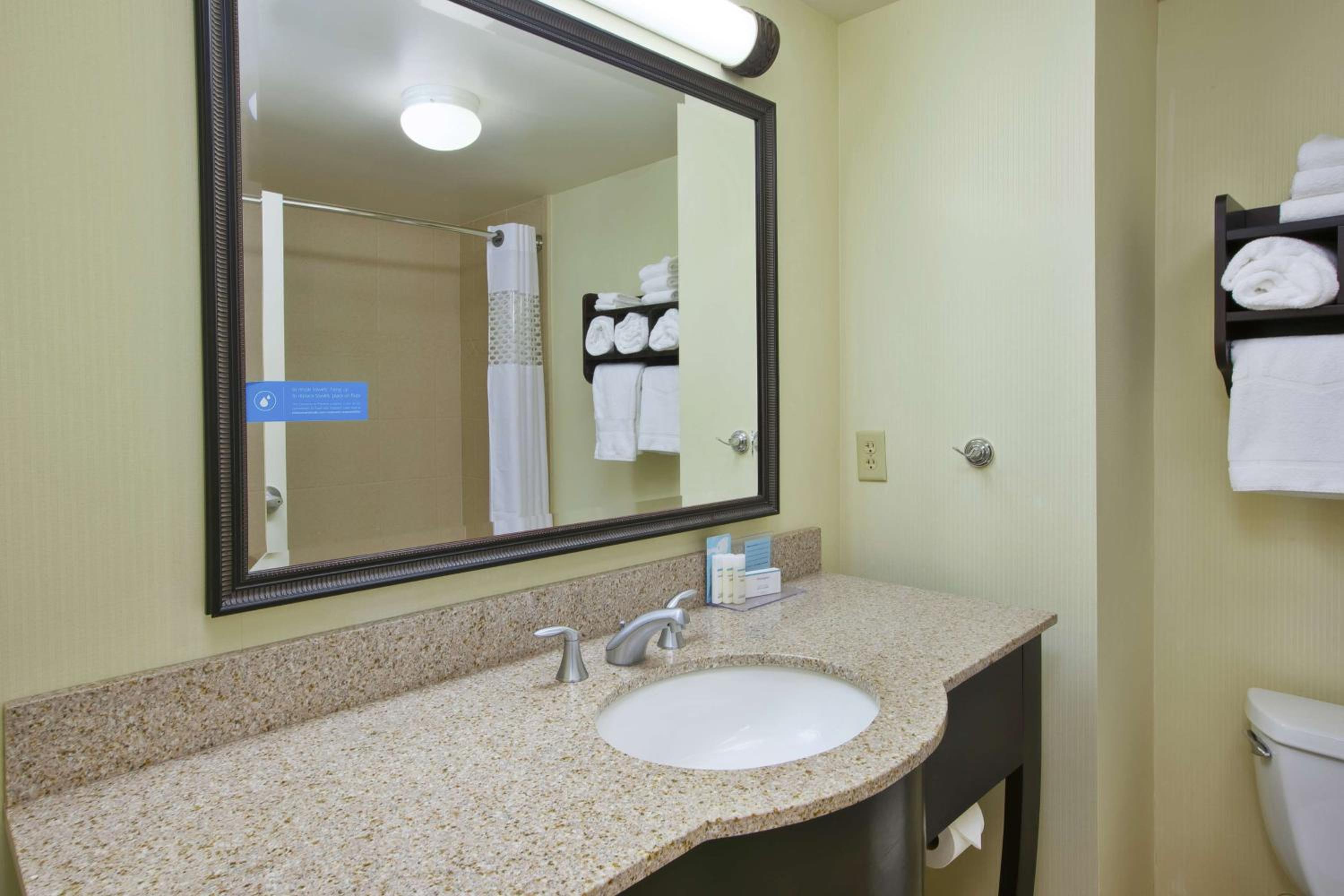 Queen Room with Two Queen Beds - Hearing Access/Non-Smoking - Photo 6
