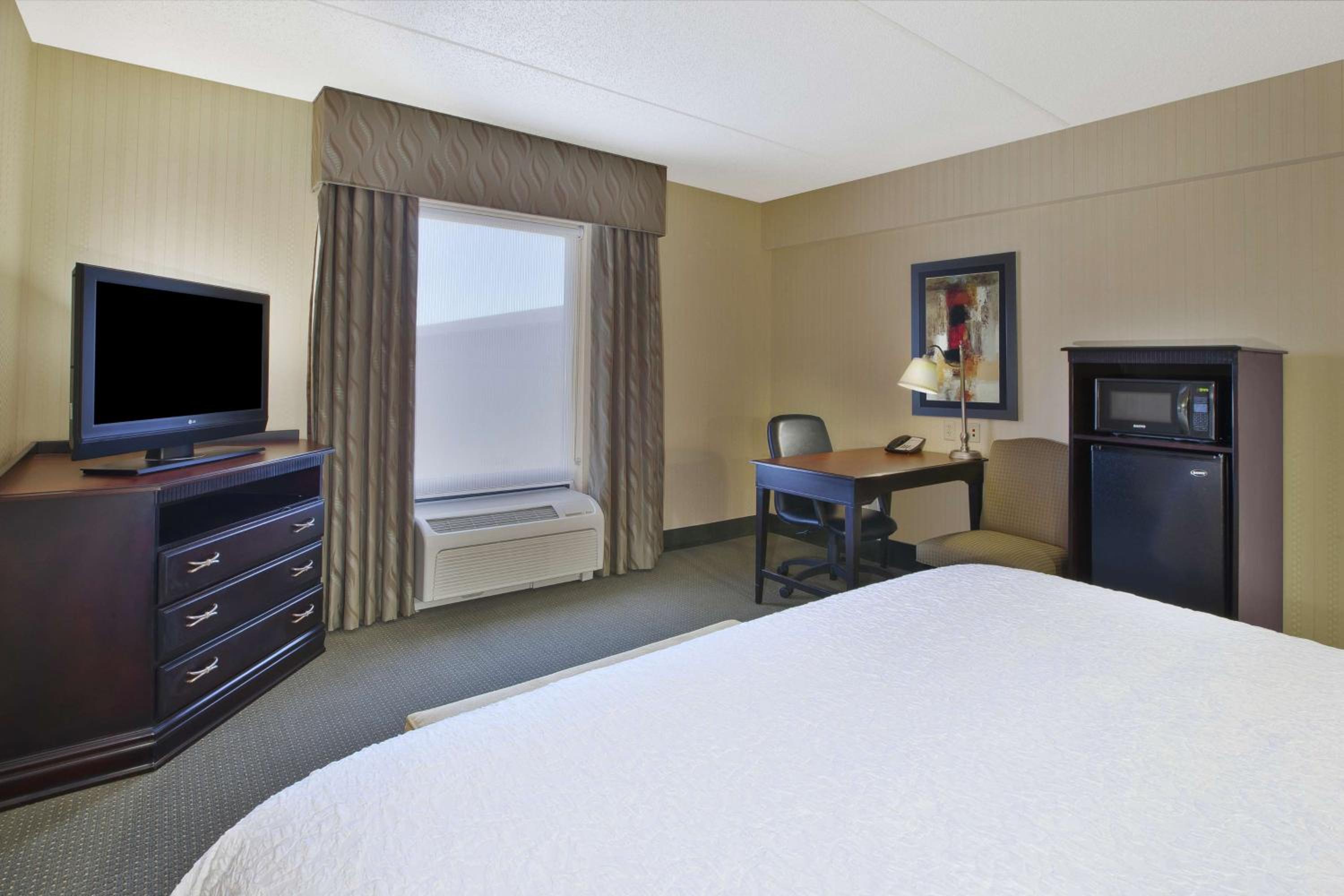 King Room with Shower - Non-Smoking - Photo 1