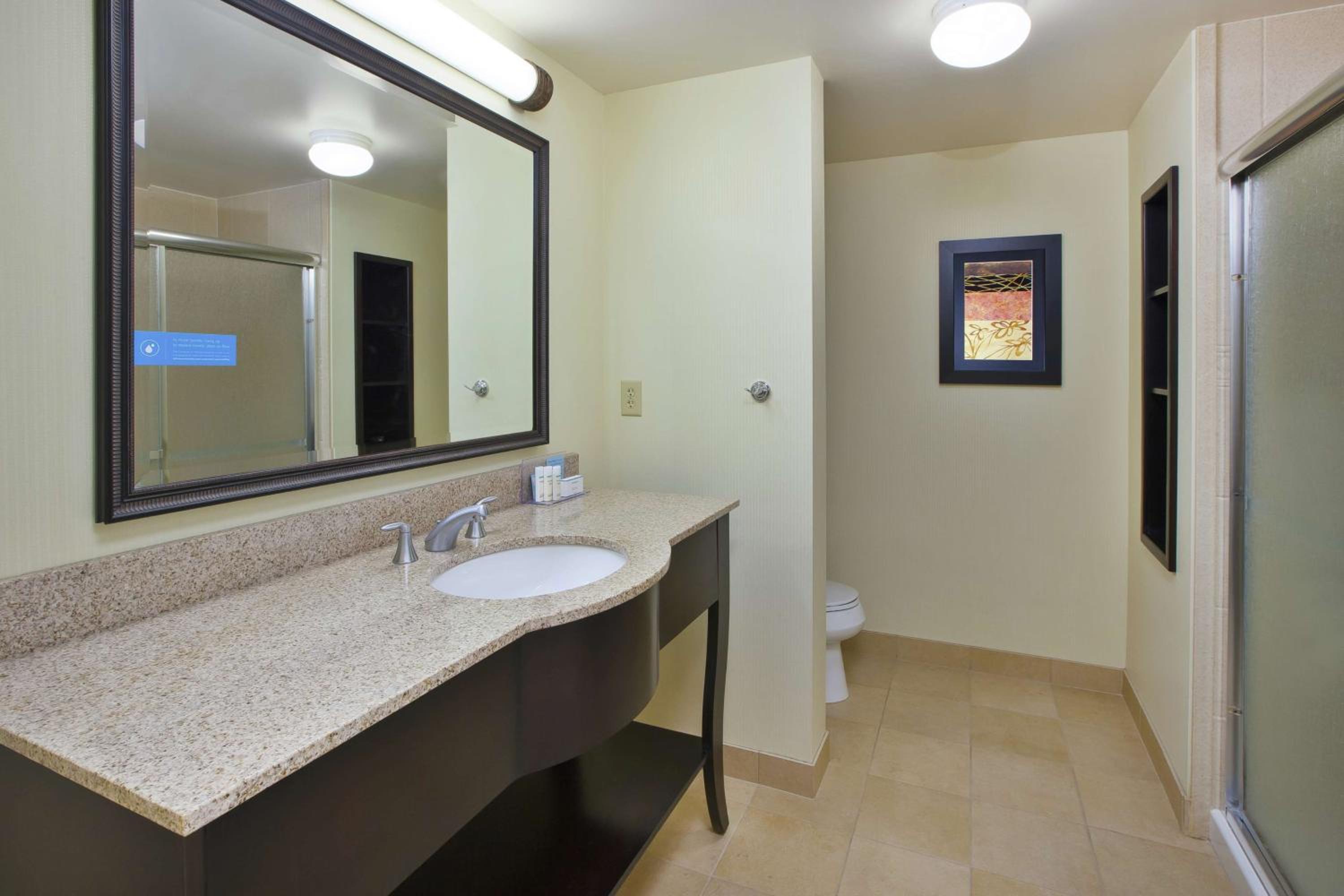 King Room with Shower - Non-Smoking - Photo 5