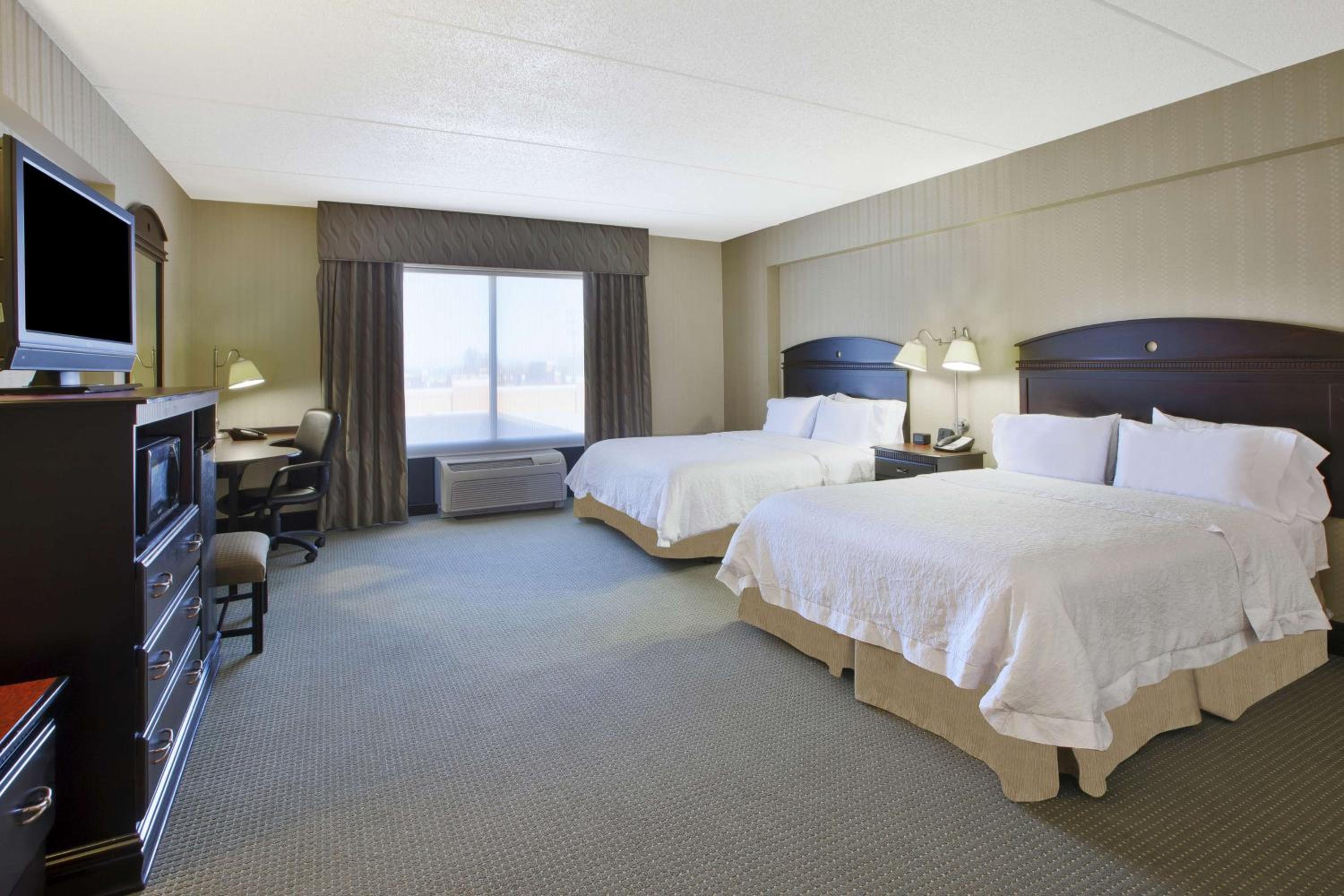Queen Room with Two Queen Beds - Mobility and Hearing Access/Non-Smoking - Photo 7