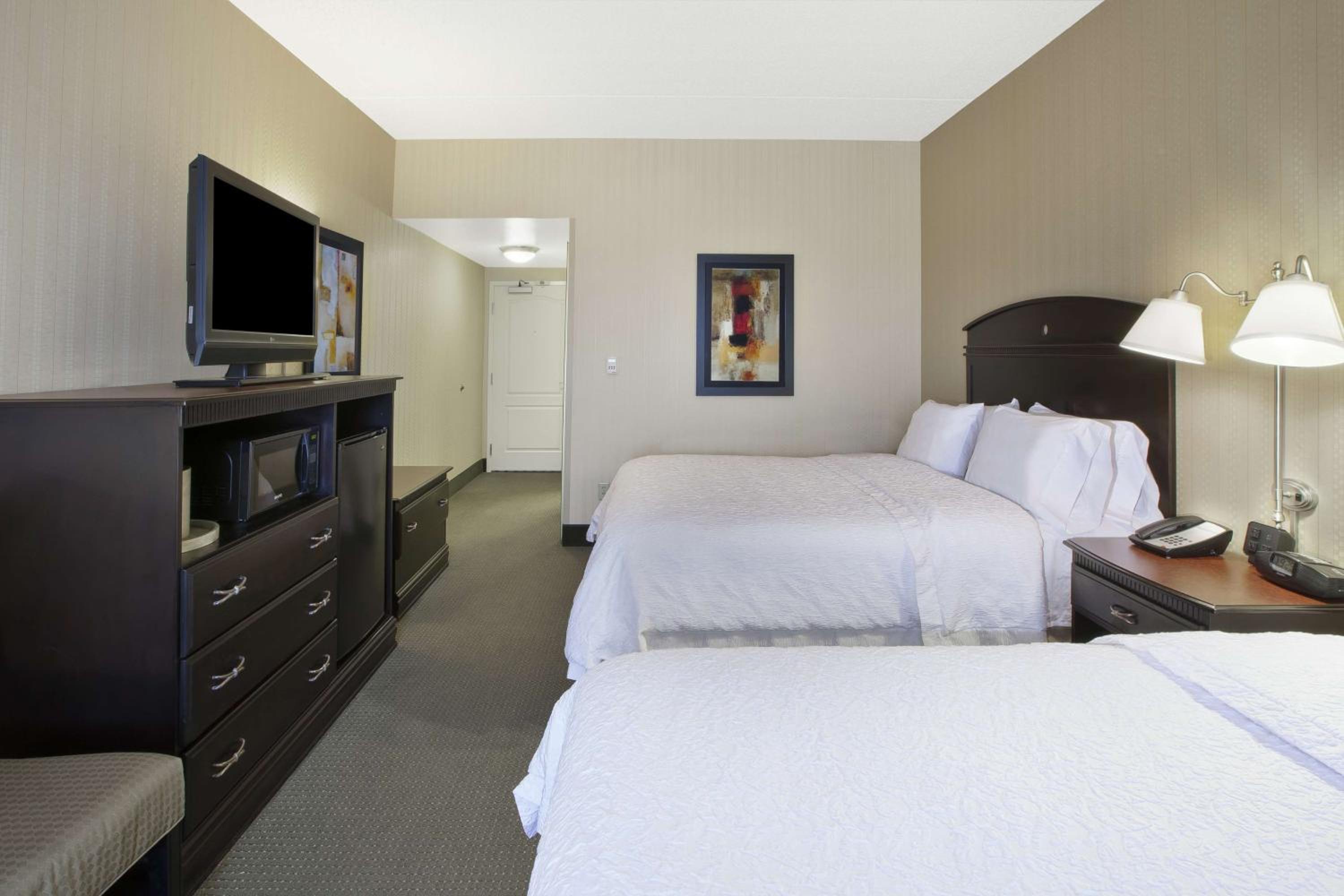 Room with Two Queen Beds - Non-Smoking - Photo 2