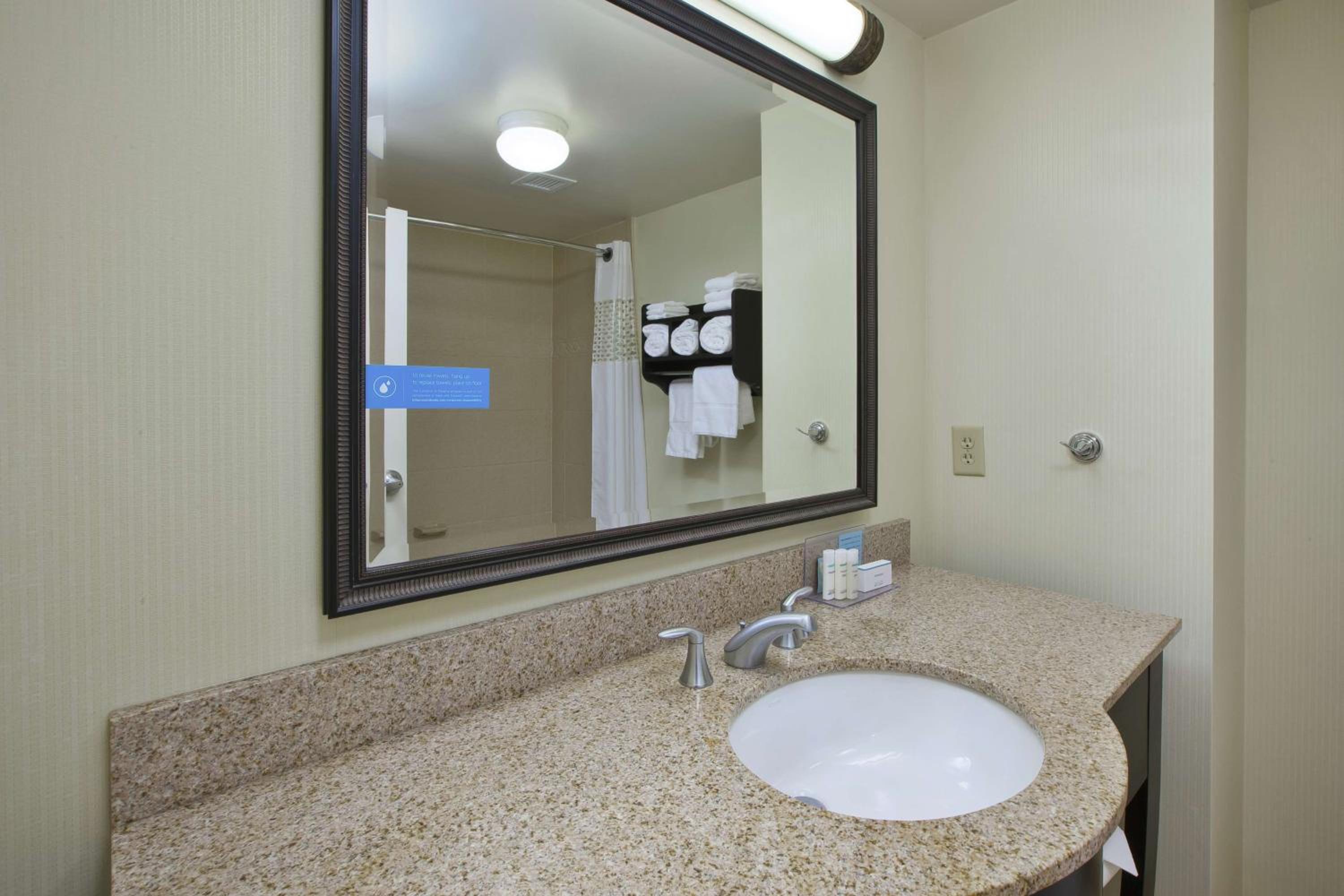 Large King Room - Non-Smoking - Photo 2