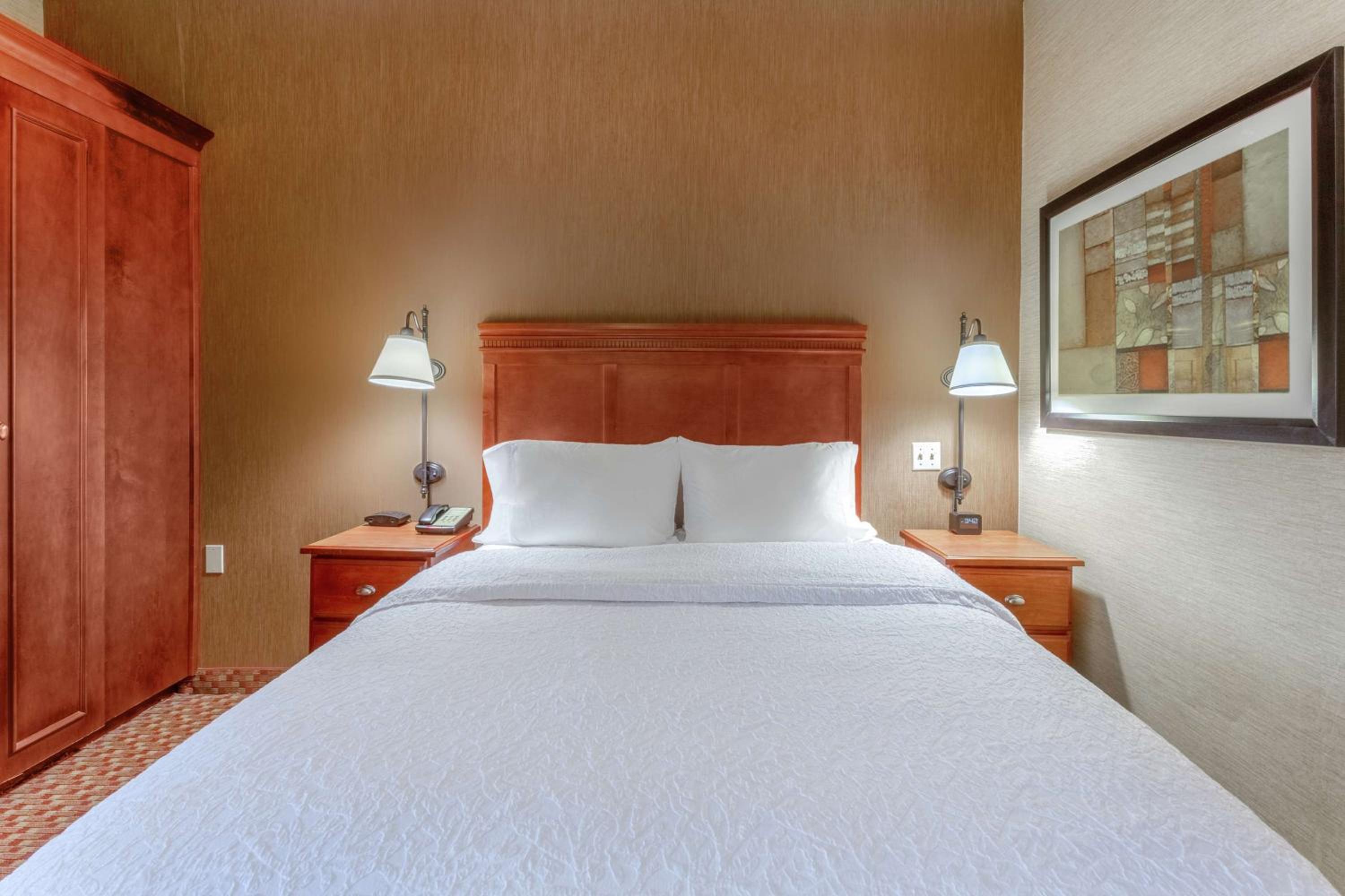 Queen Room with Mobility Access/Non-Smoking
