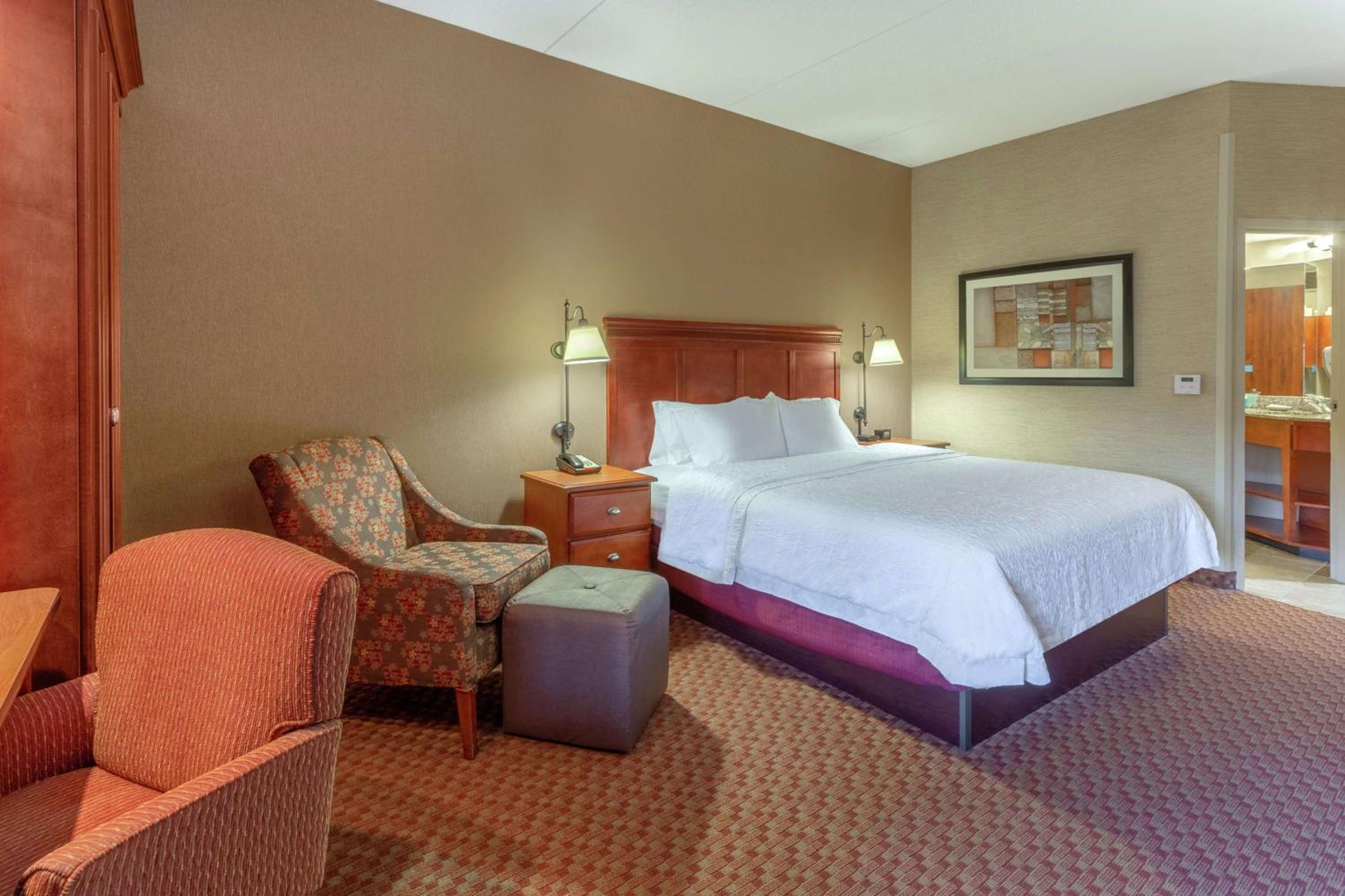 King Room with King Bed - Non-Smoking