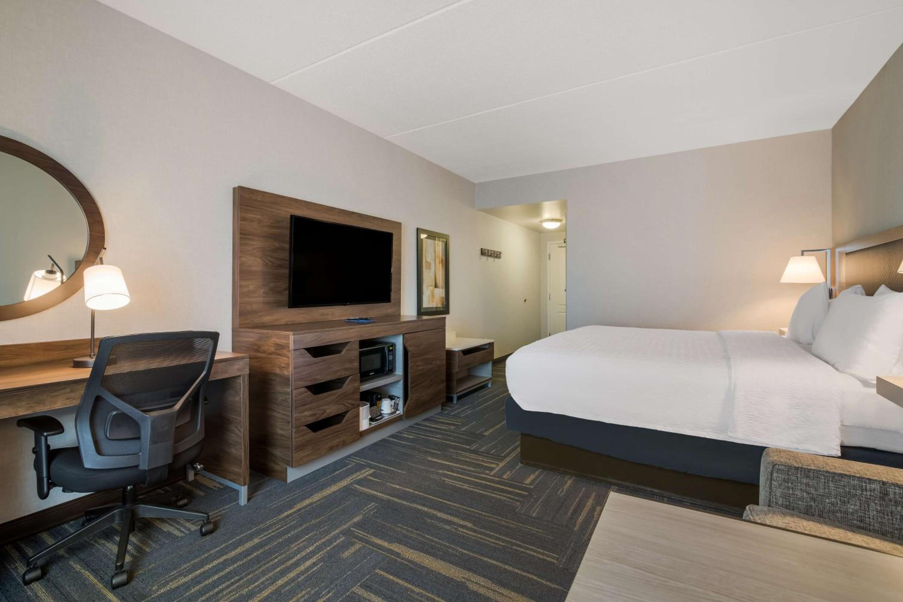 Large King Room - Non-Smoking - Photo 4