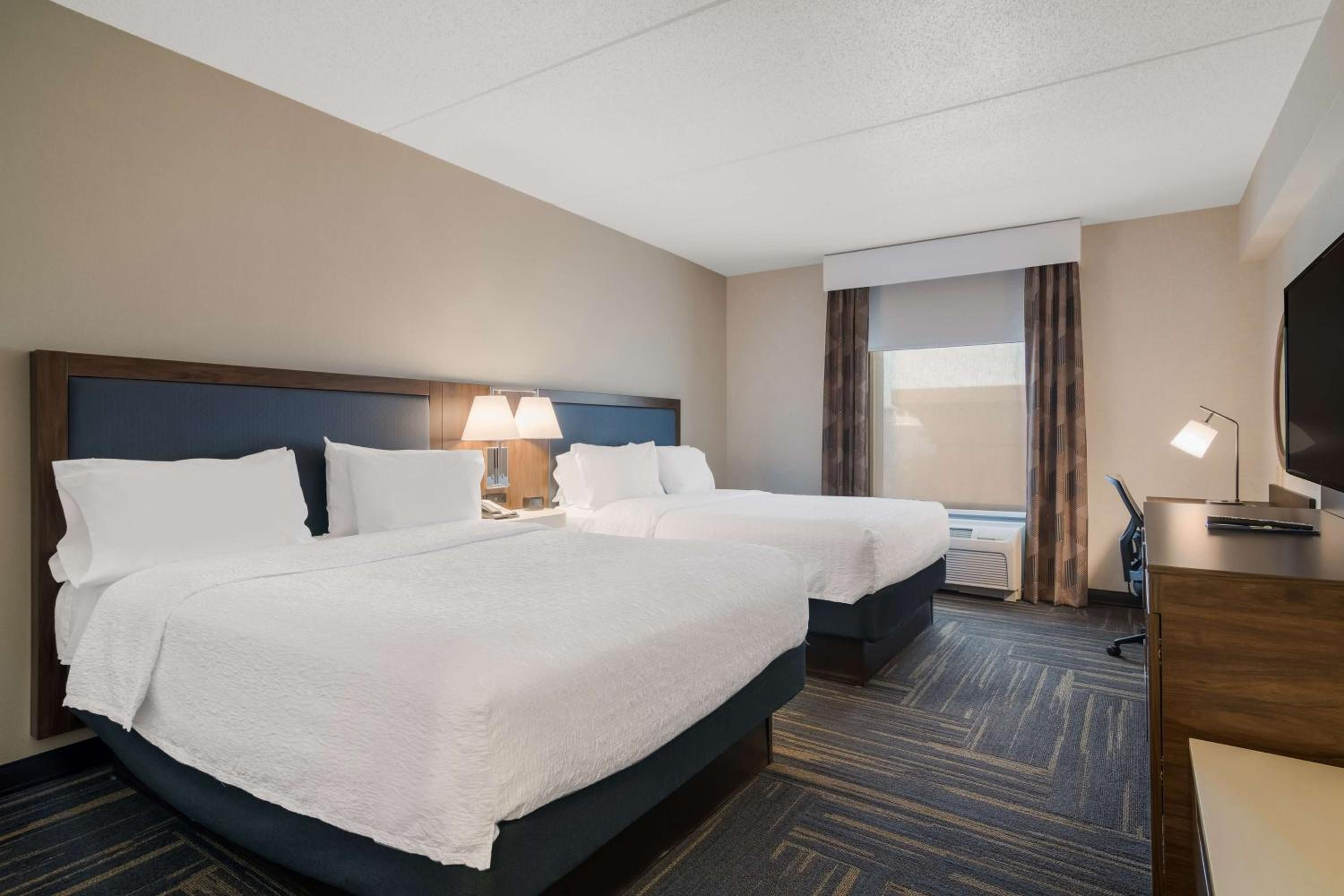 Queen Room with Two Queen Beds - Hearing Access/Non-Smoking - Photo 3