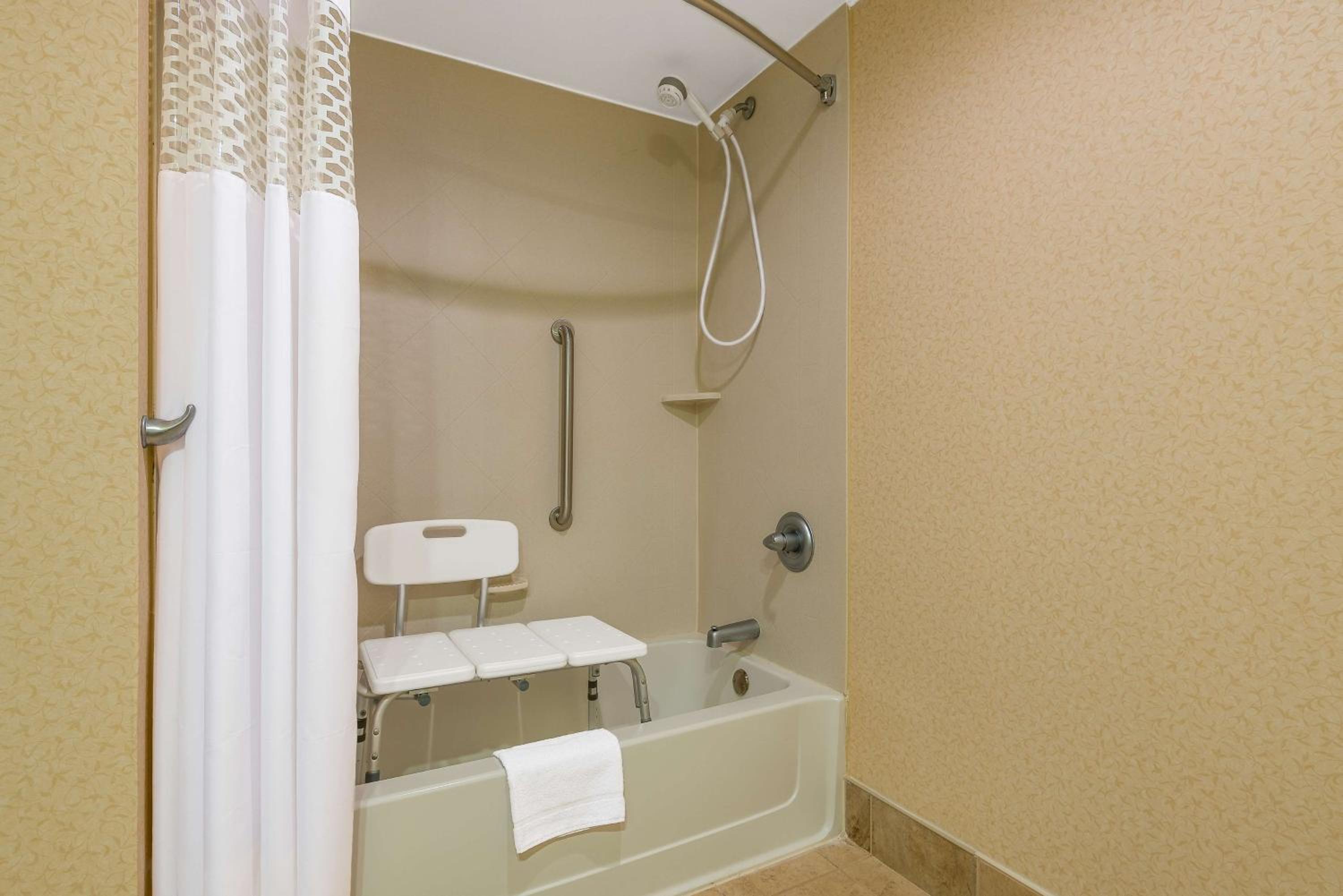 King Room - Mobility Access/Non-Smoking - Photo 4