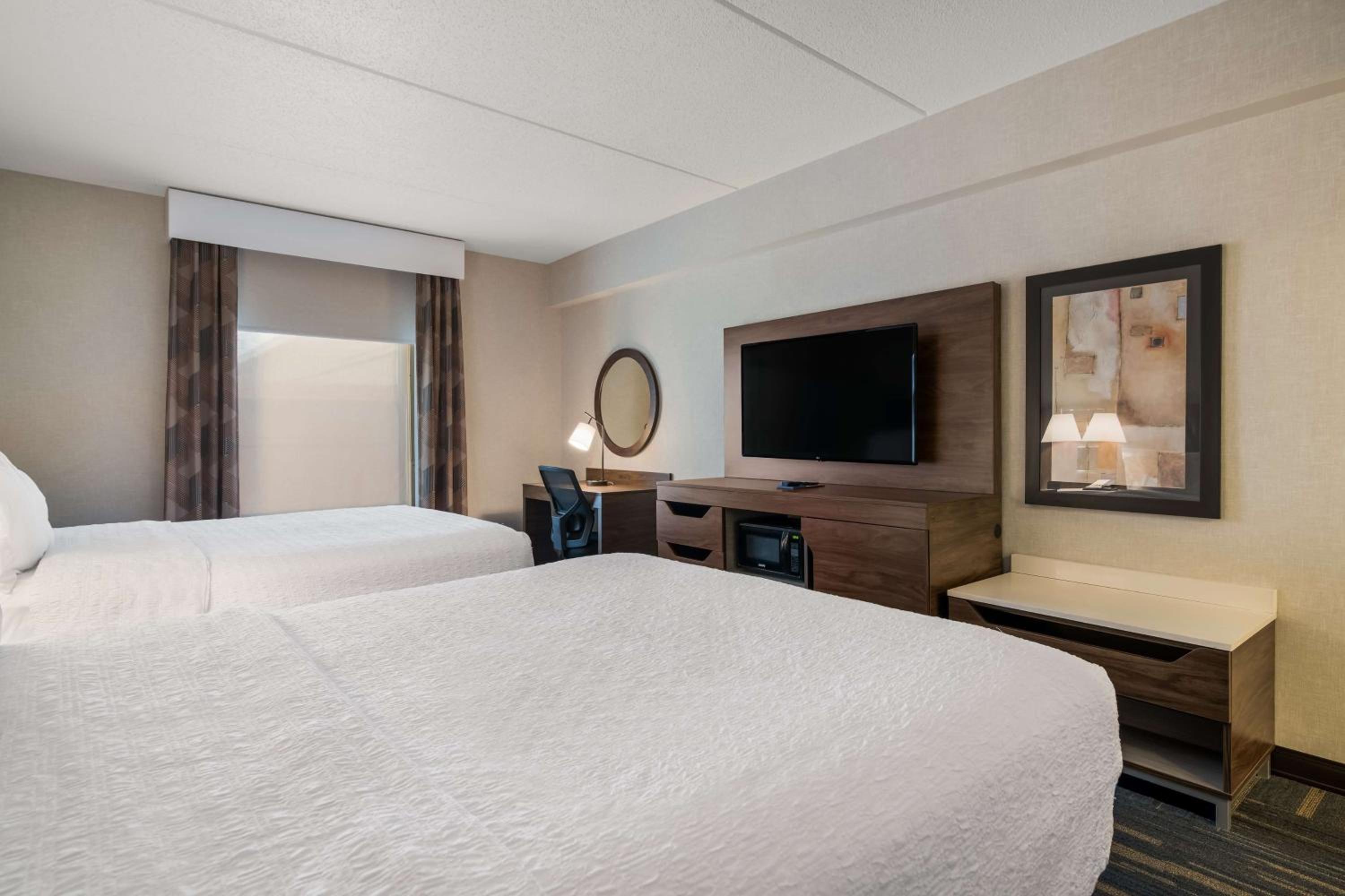 Queen Room with Two Queen Beds - Hearing Access/Non-Smoking - Photo 5