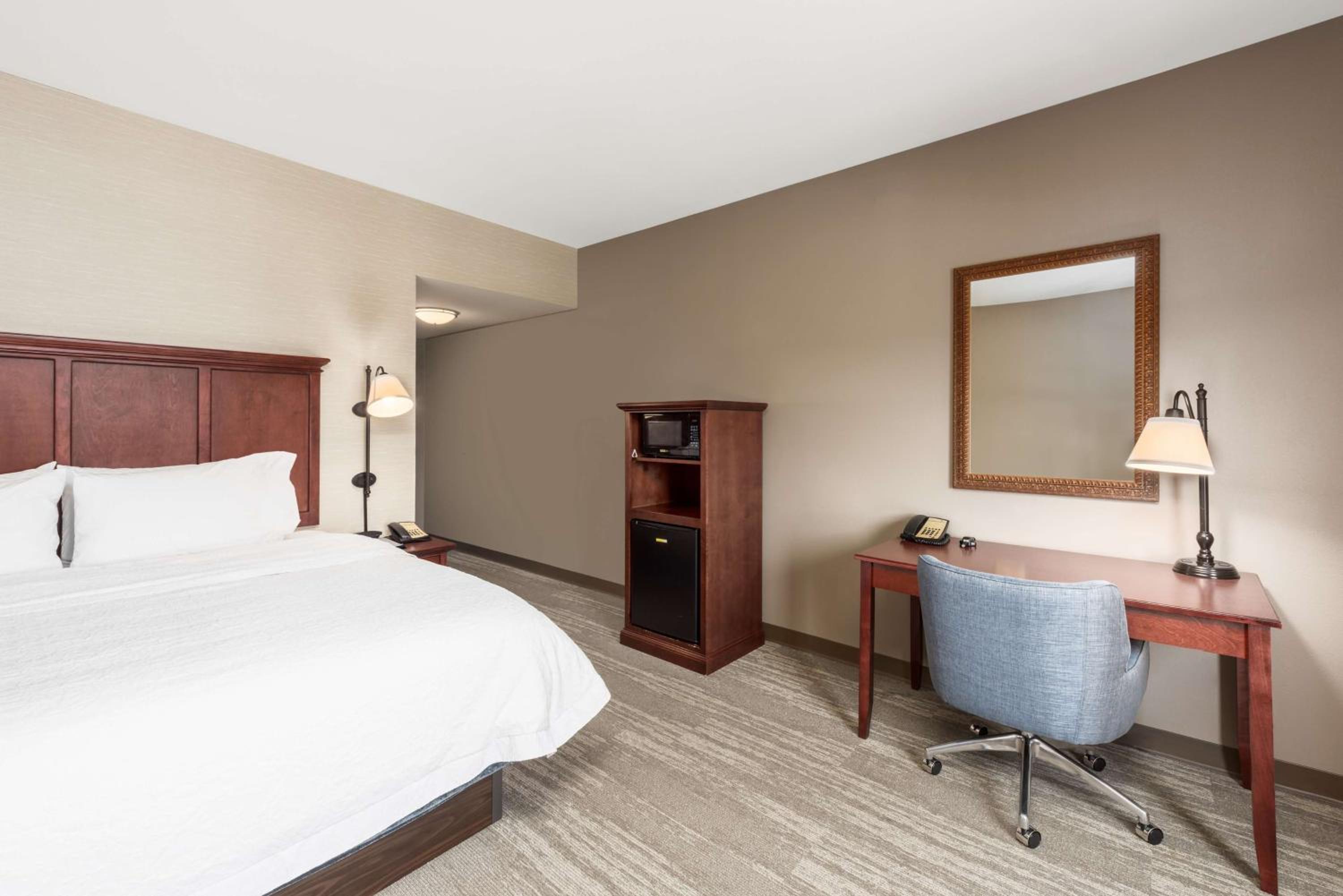 King Room - Non-Smoking - Photo 1