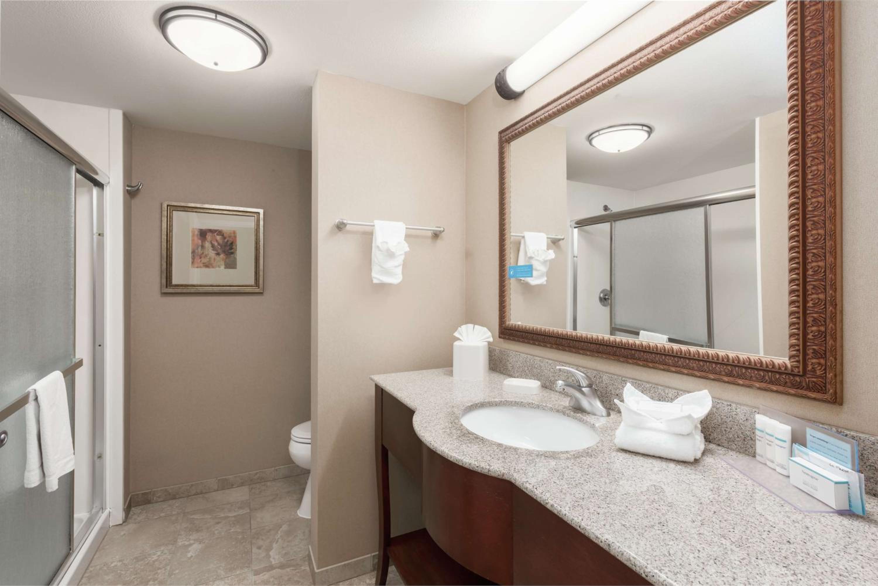 King Room - Non-Smoking - Photo 2