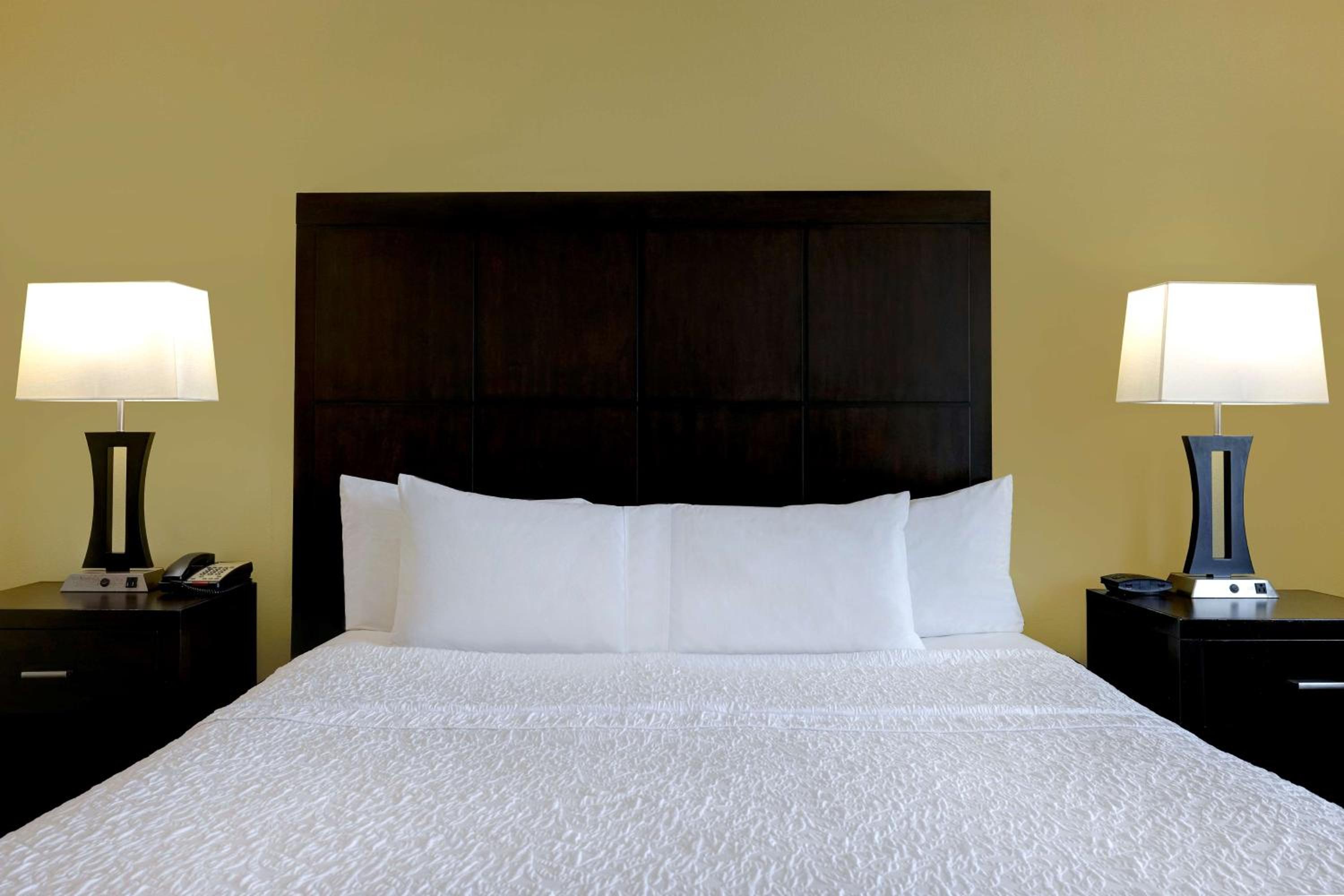 King Room with King Bed - Non-Smoking