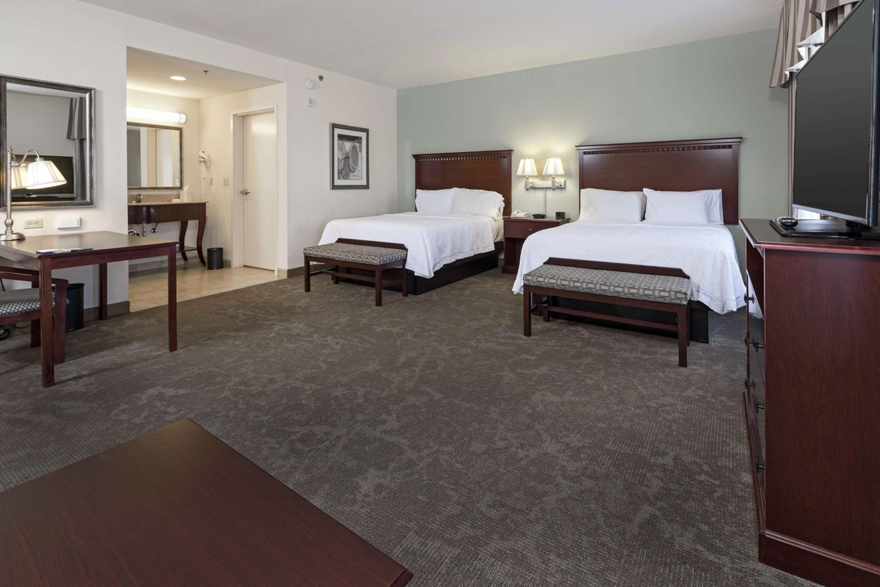 Queen Studio Suite with Two Queen Beds and Sofa Bed - Non-Smoking - Photo 3