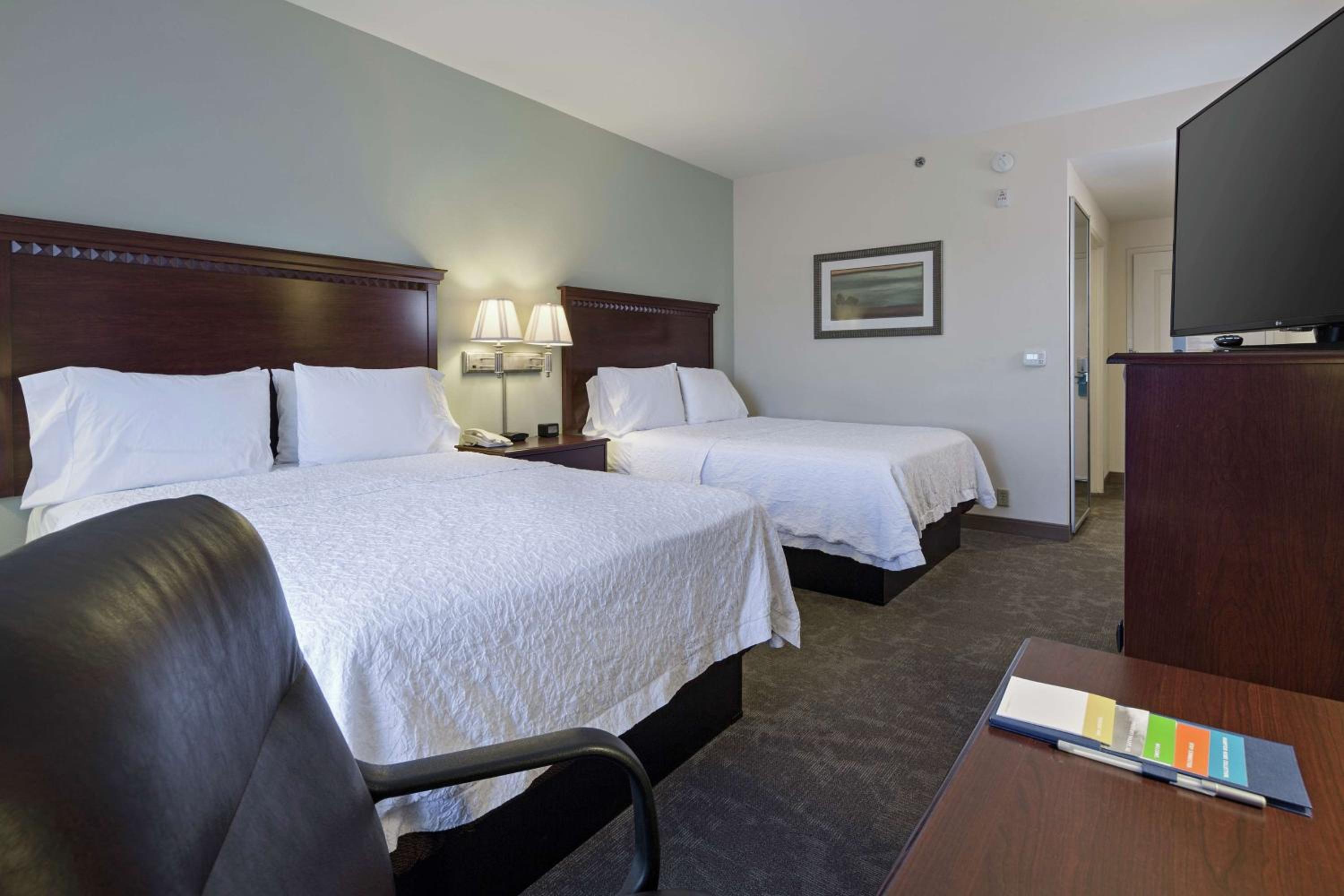 Room with Two Queen Beds - Non-Smoking - Photo 3