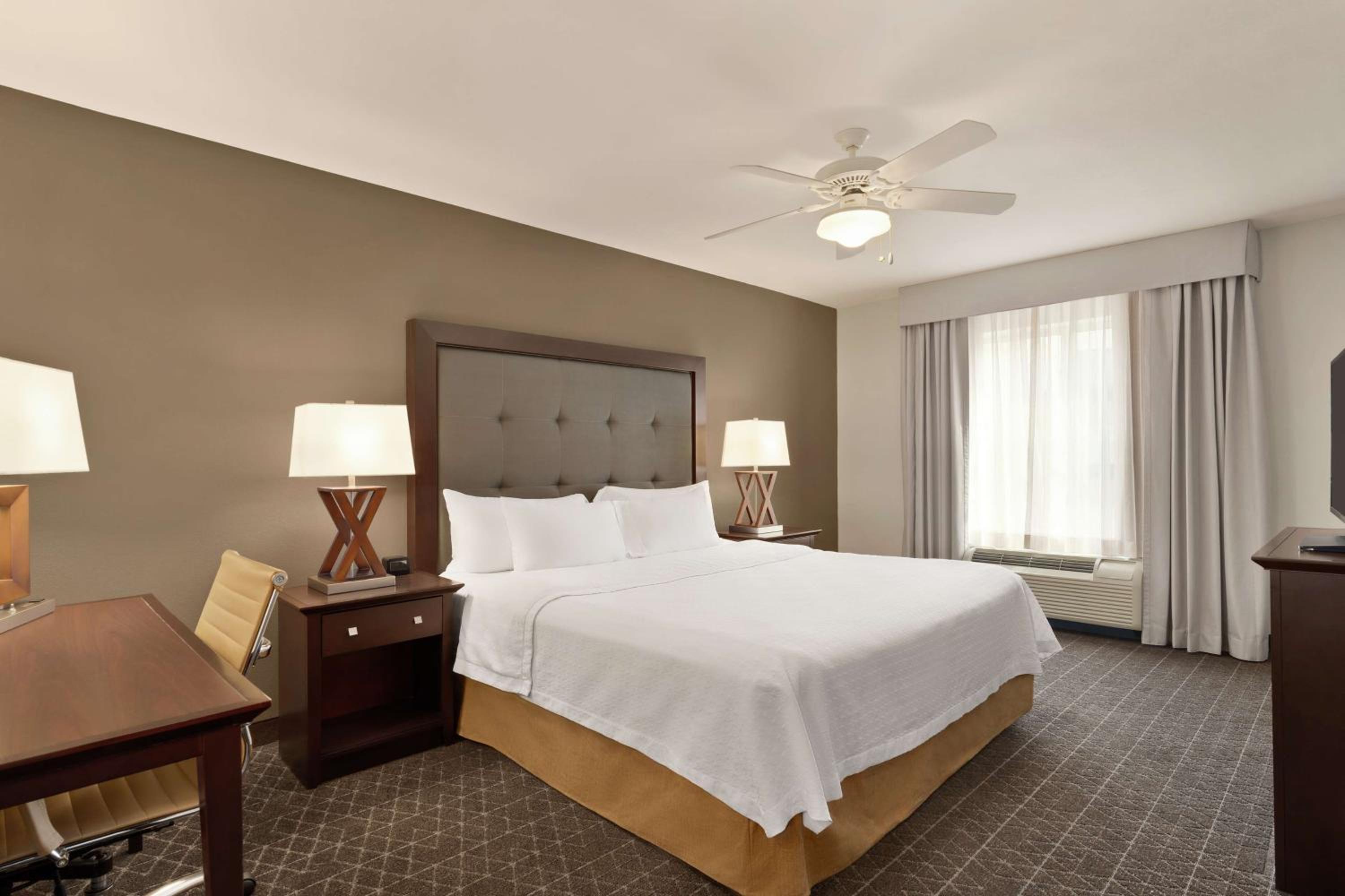 One-Bedroom King Suite - Non-Smoking photo 1