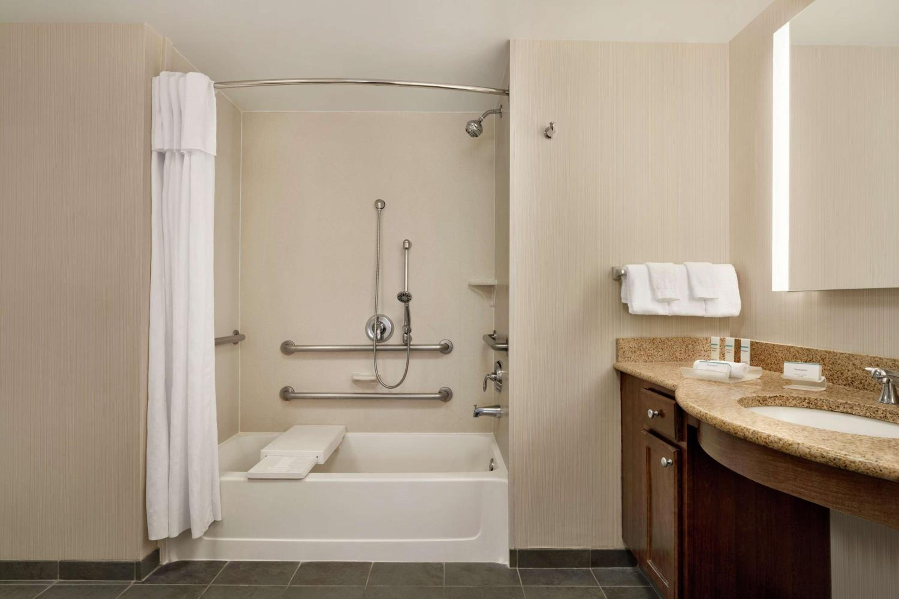 King Suite with Bath Tub - Mobility/Hearing Accessible