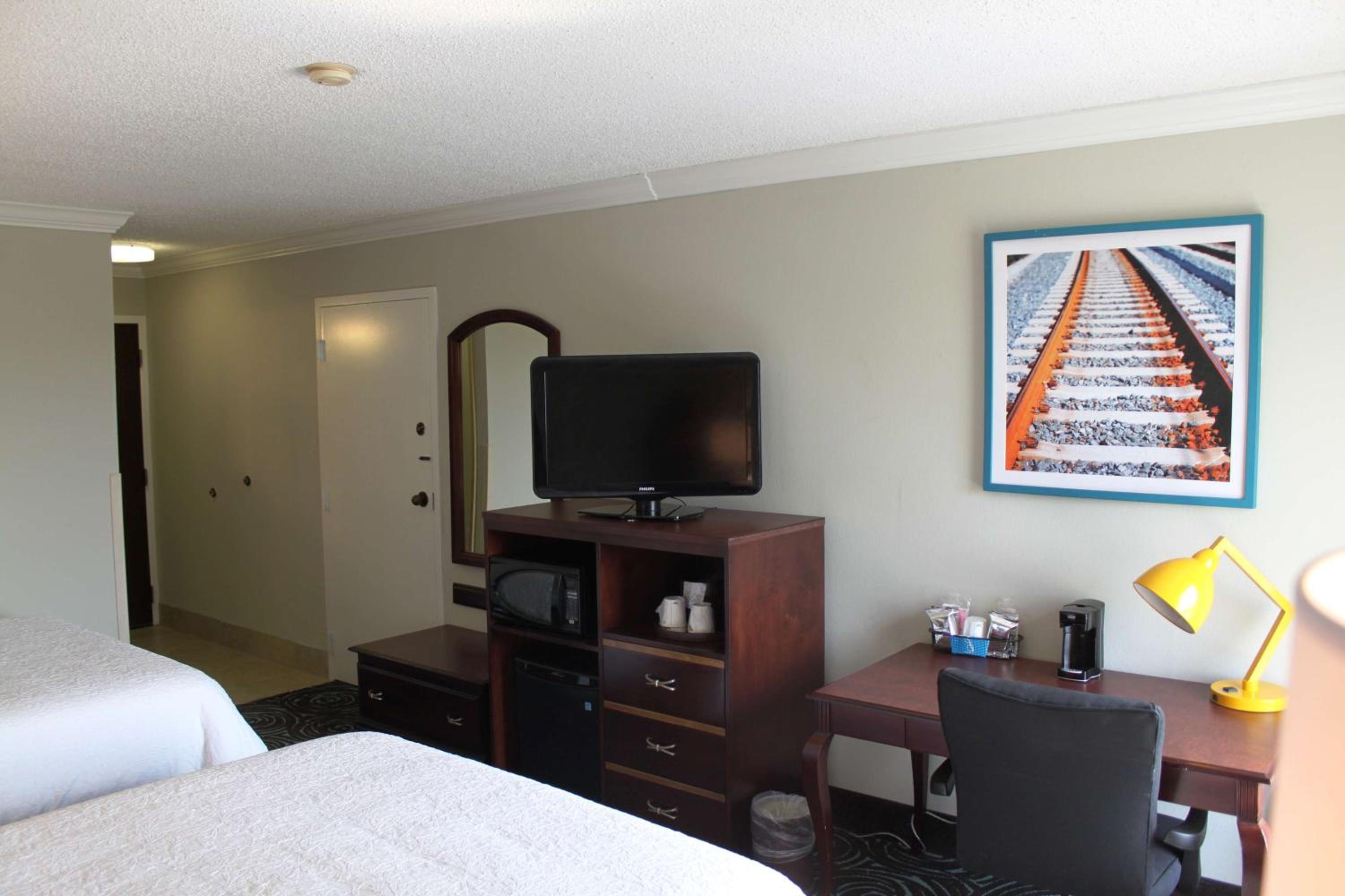 Double Room With Two Double Beds - Non-Smoking photo 3