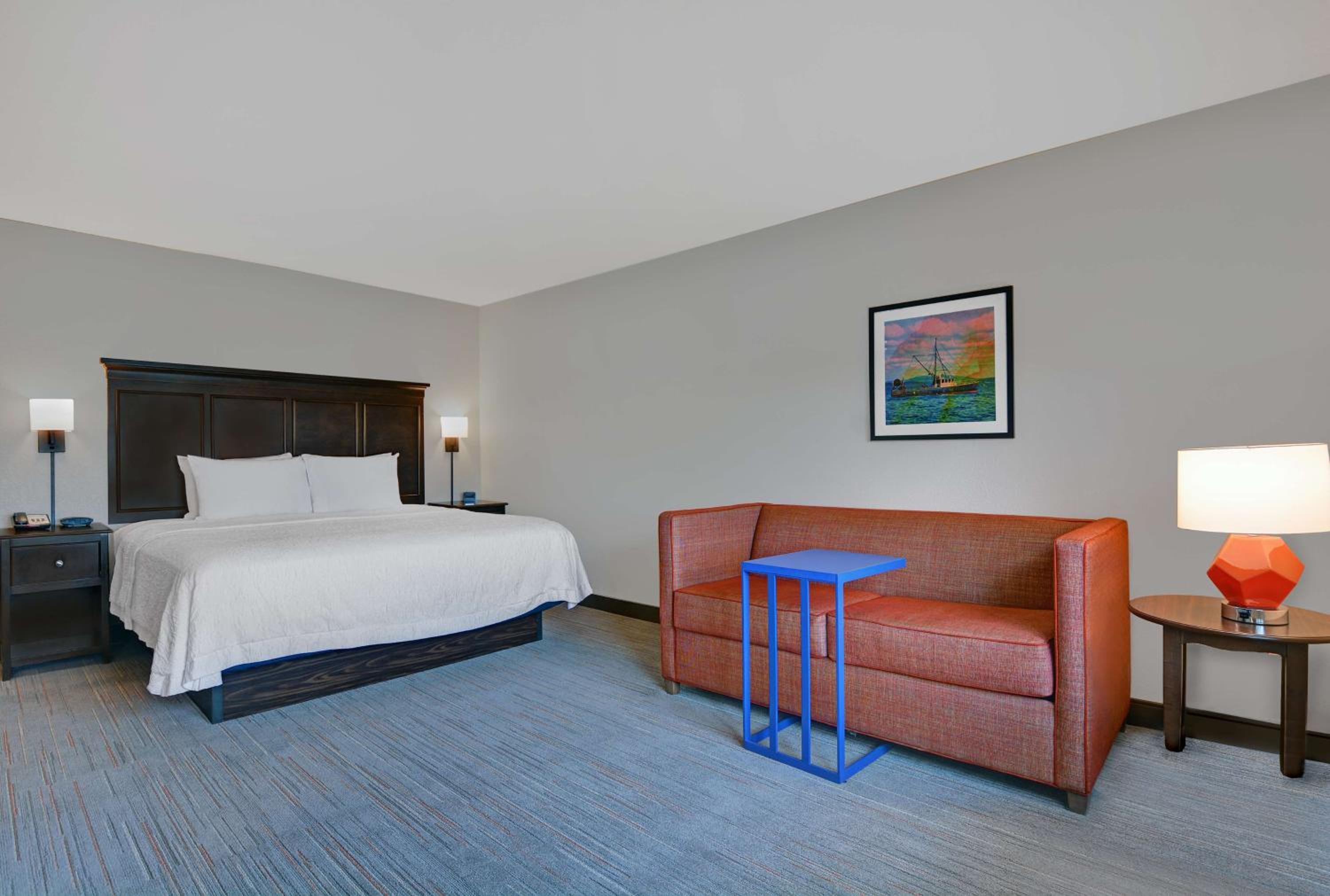 King Study with River View - Photo 1