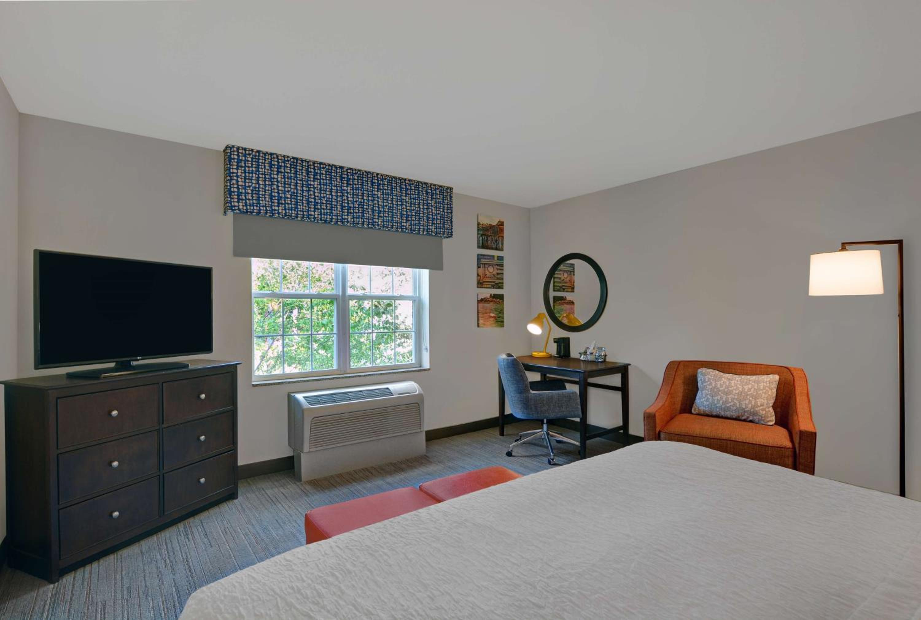 King Room - Non-Smoking - Photo 1