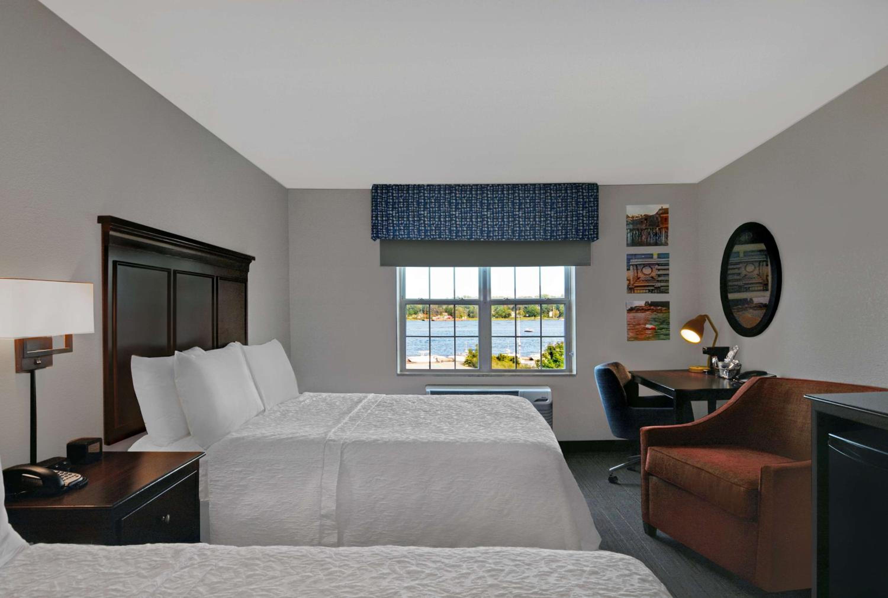 Queen Room with River View - Photo 4