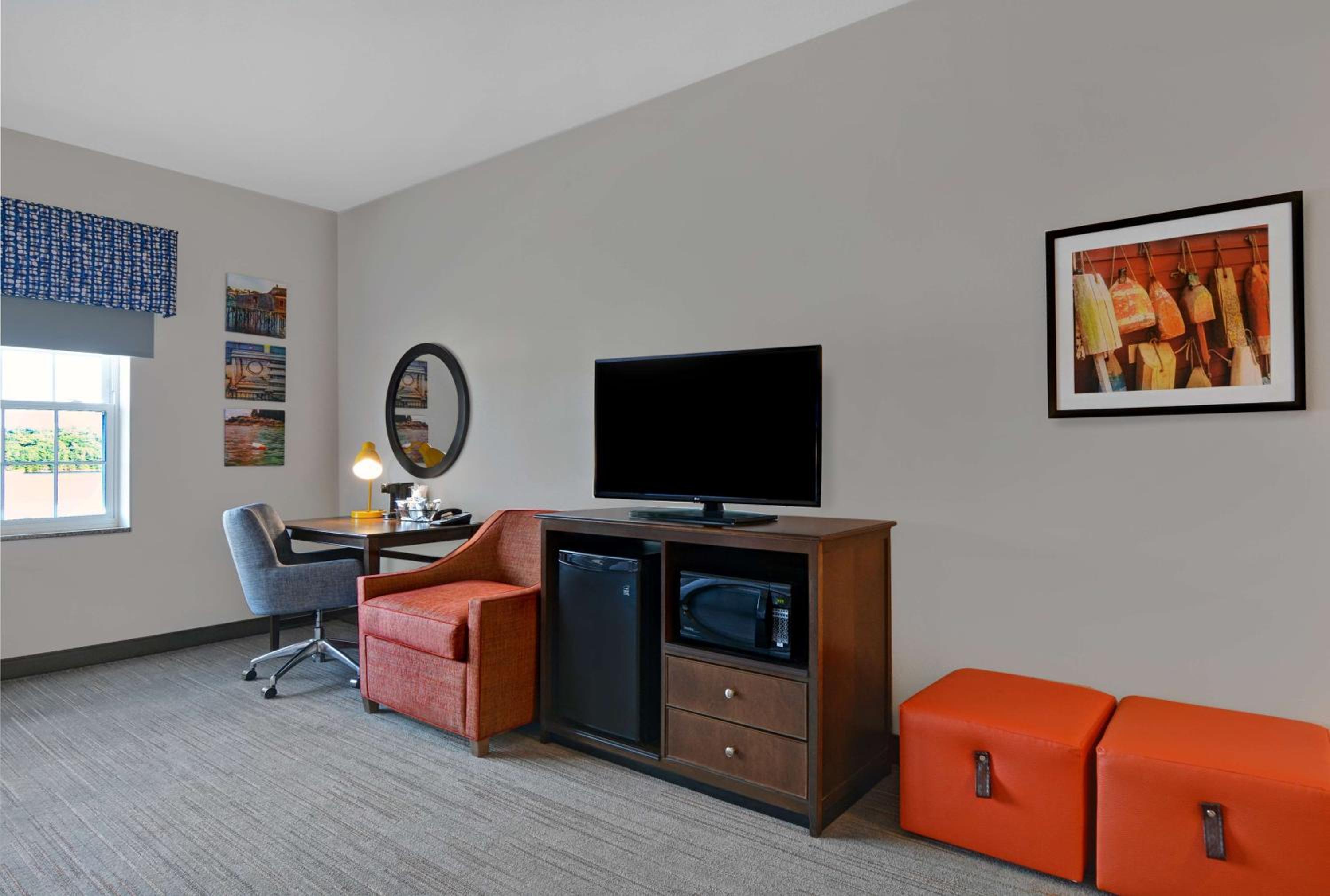 Queen Room with River View - Photo 3
