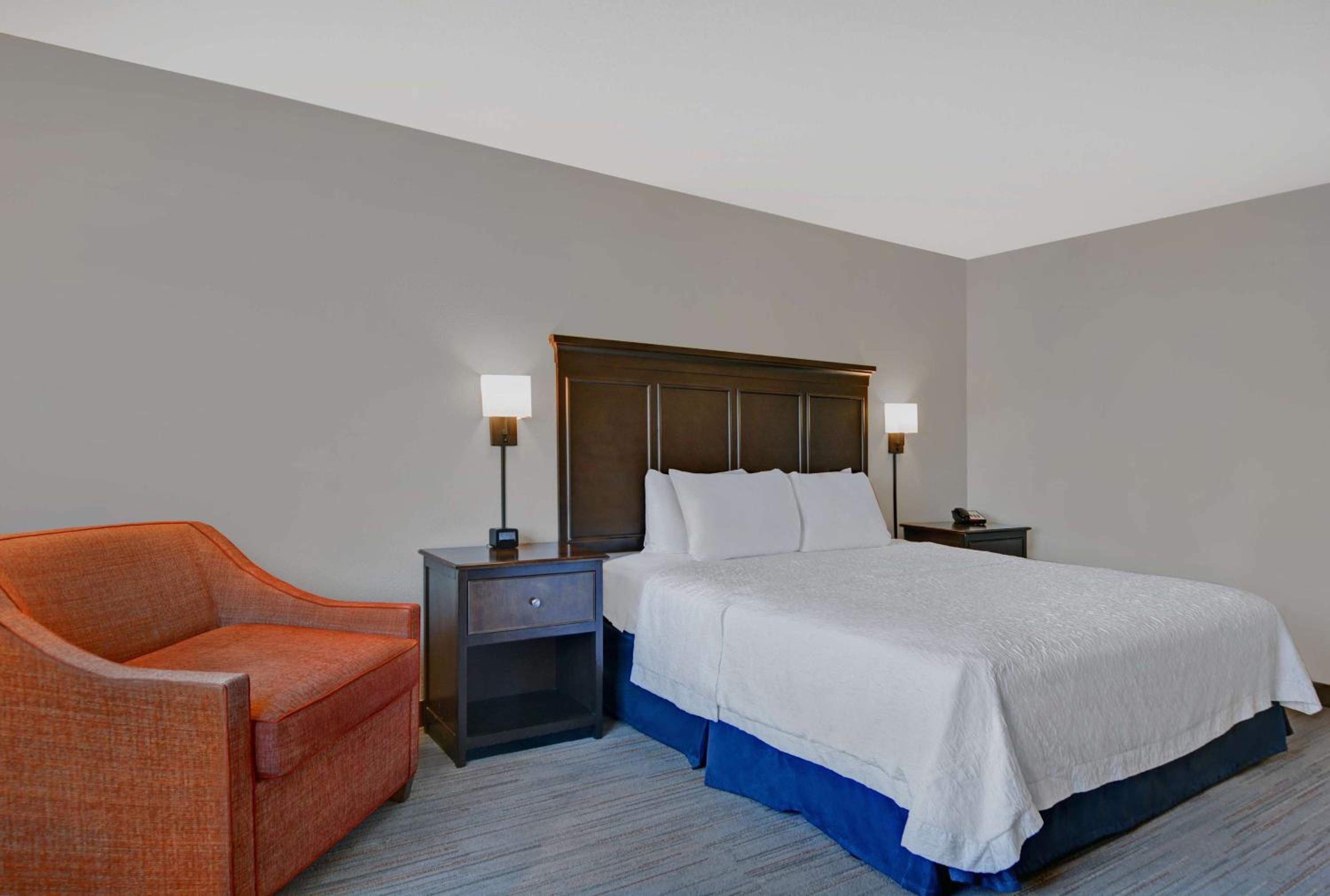 King Room - Non-Smoking - Photo 5