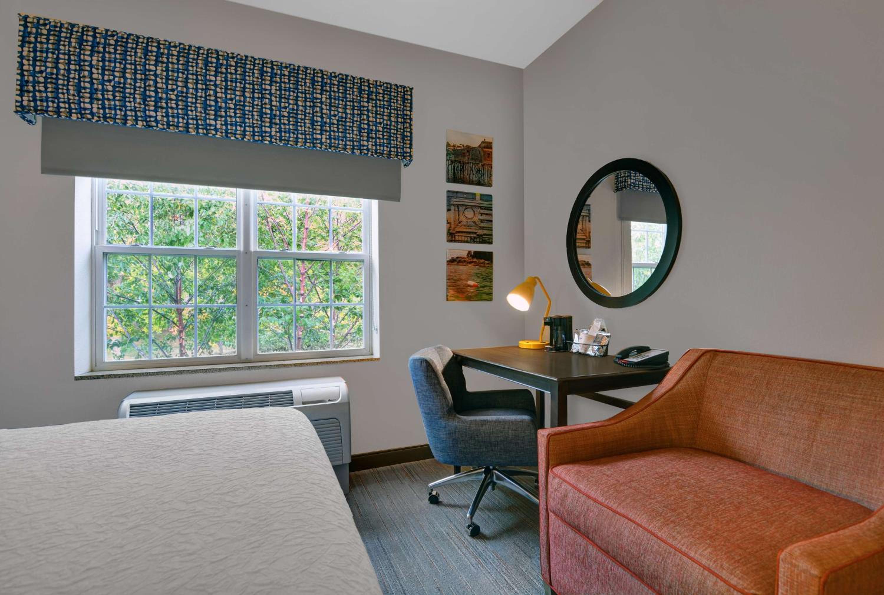 King Room - Non-Smoking - Photo 3