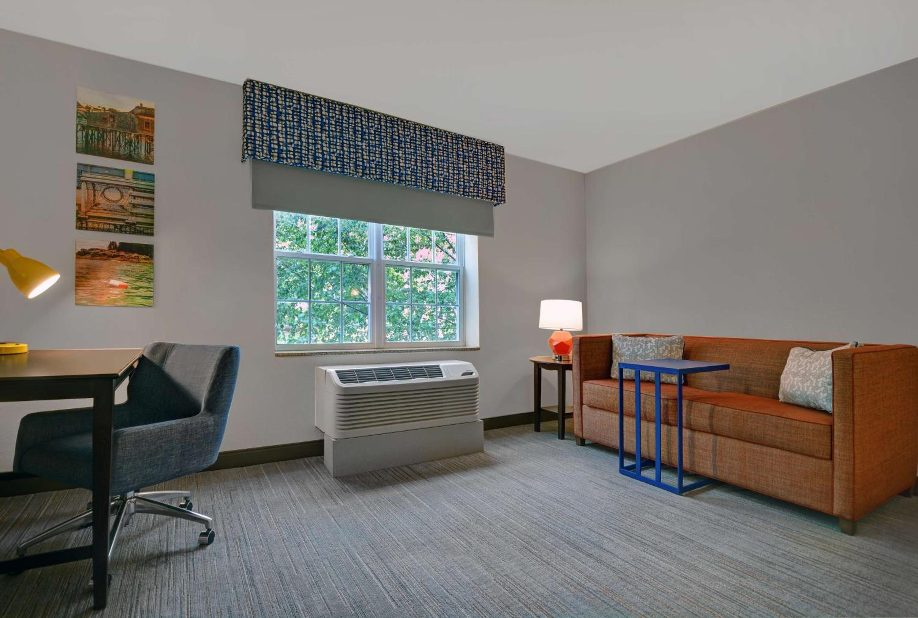 King Room with Sofa Bed and Study - Non-Smoking - Photo 1