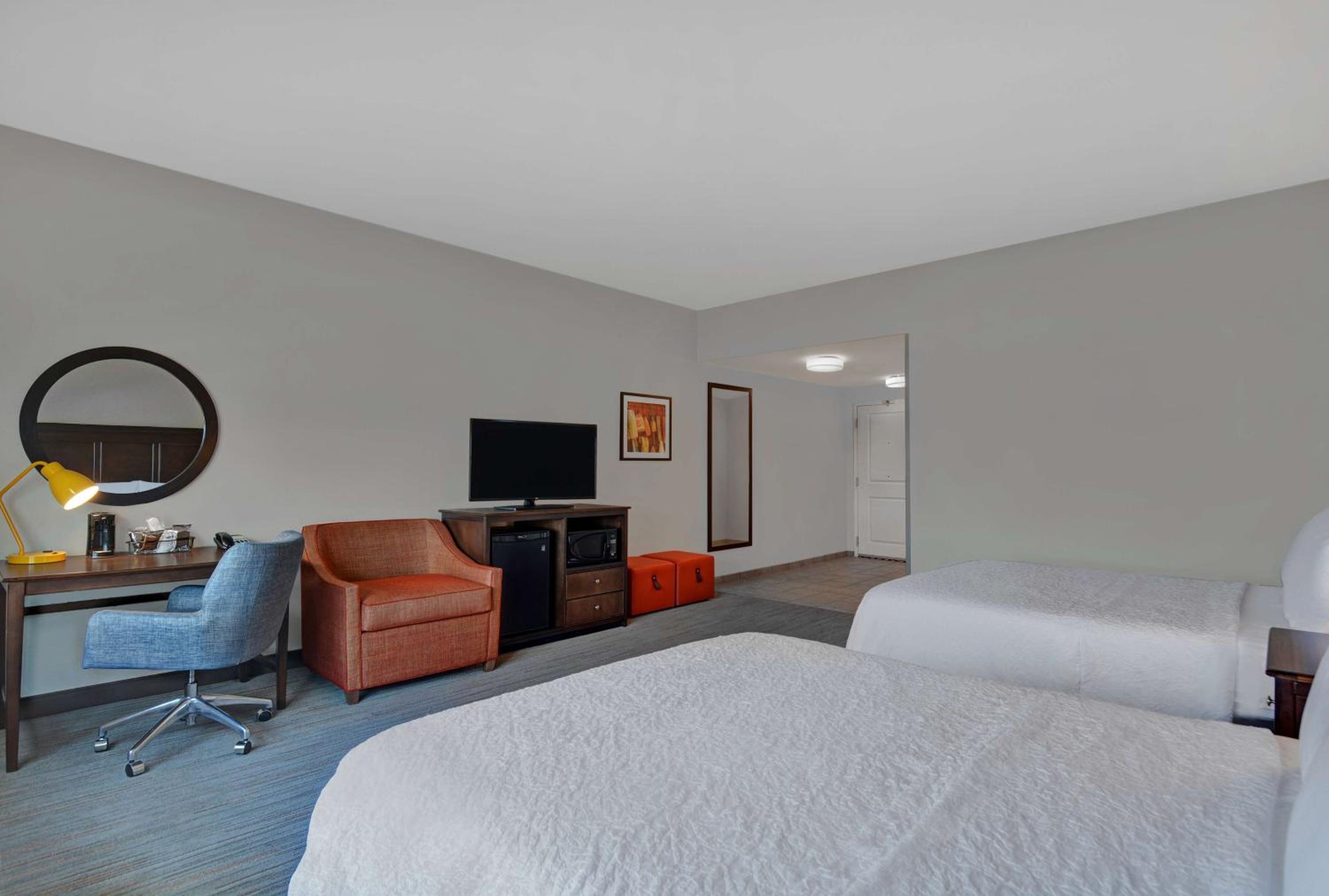 Queen Room with River View - Photo 6