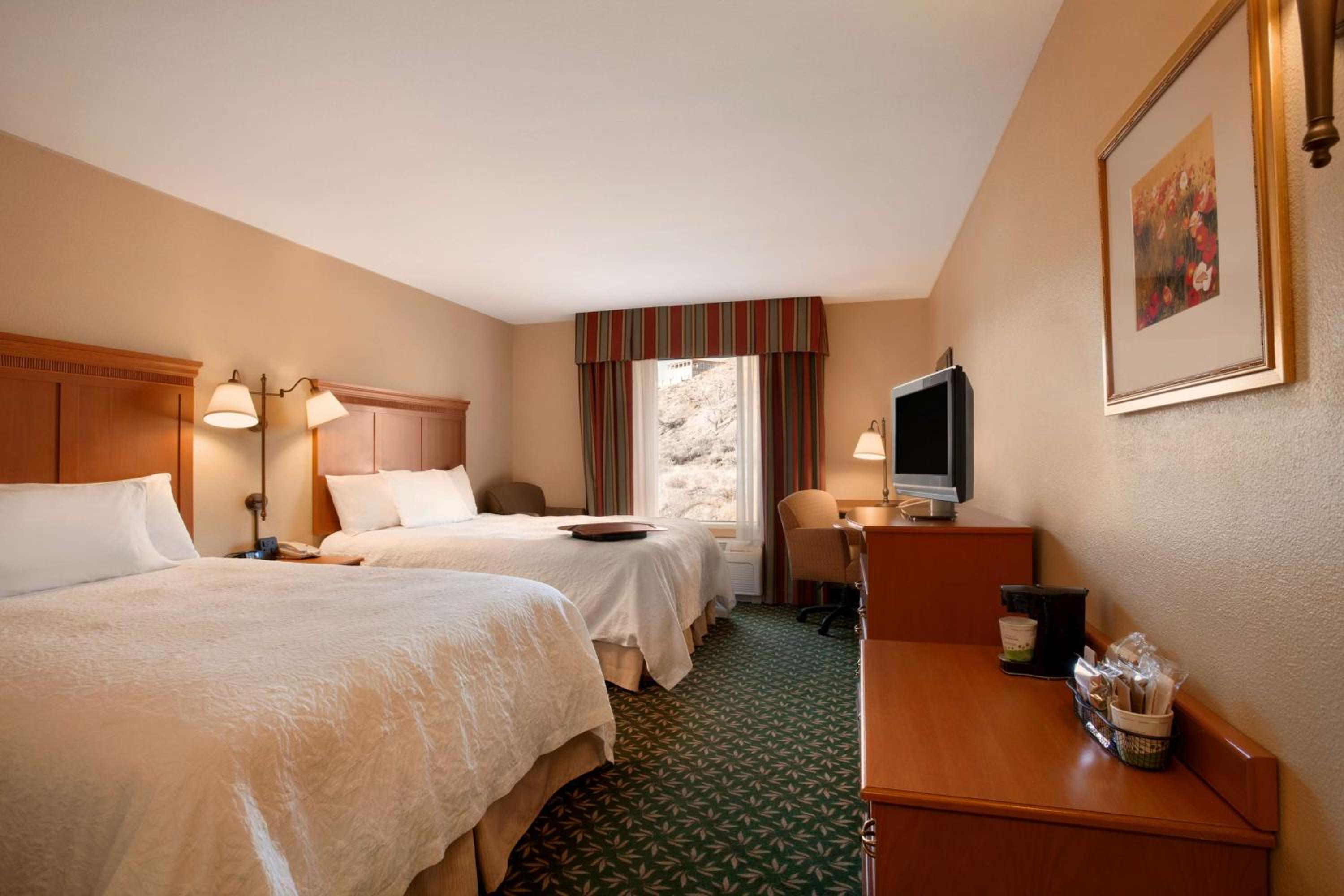 Queen Room with Two Queen Beds - Hearing Access/Non-Smoking photo 1