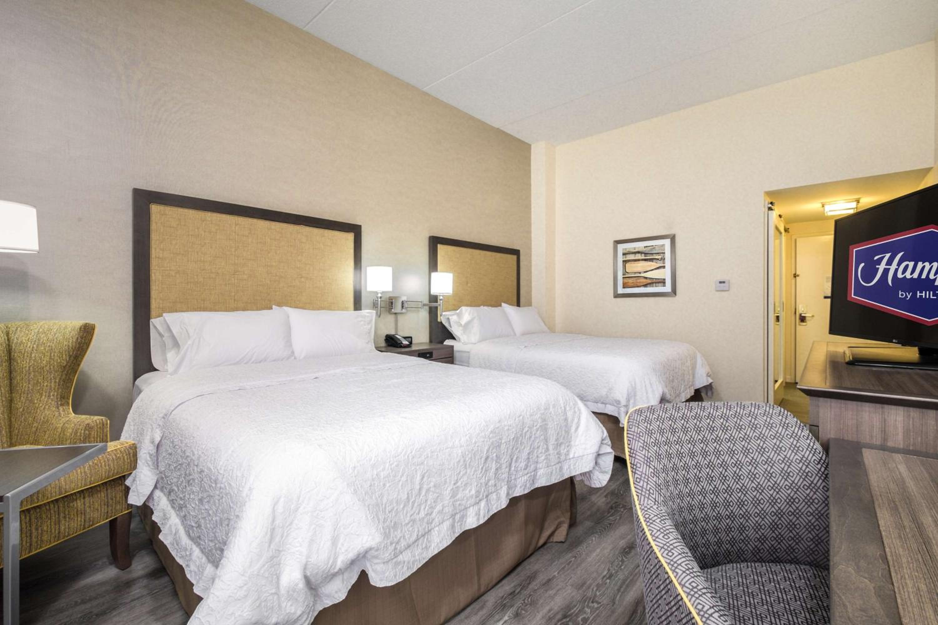 Room with Two Queen Beds - Non-Smoking - Photo 2