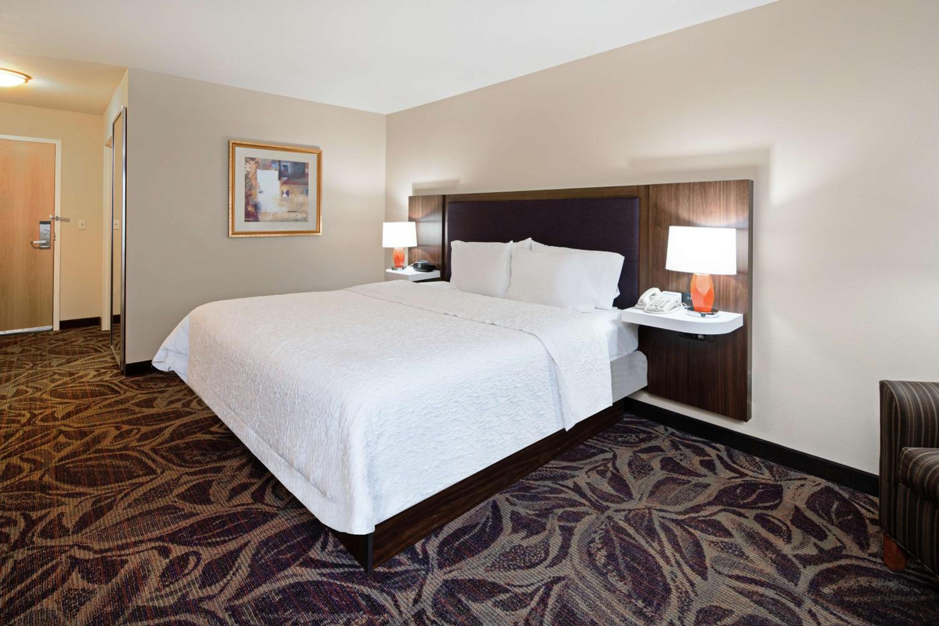 King Room with King Bed - Non-Smoking - Photo 1