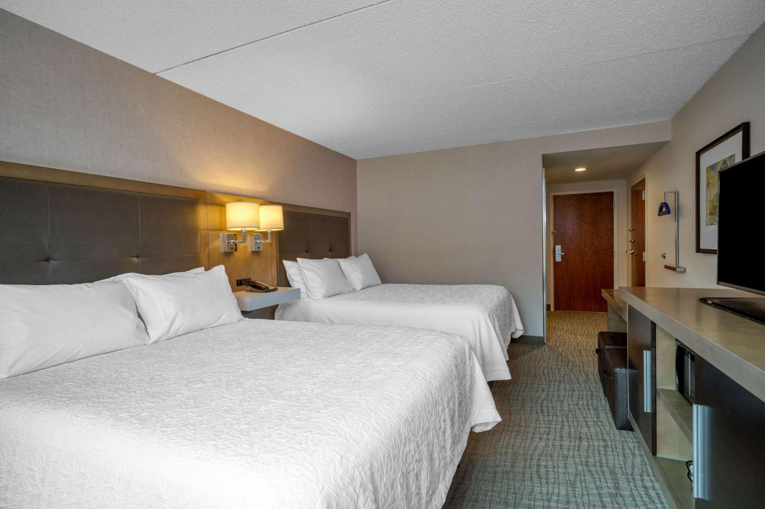 Room with Two Queen Beds - Non-Smoking - Photo 2
