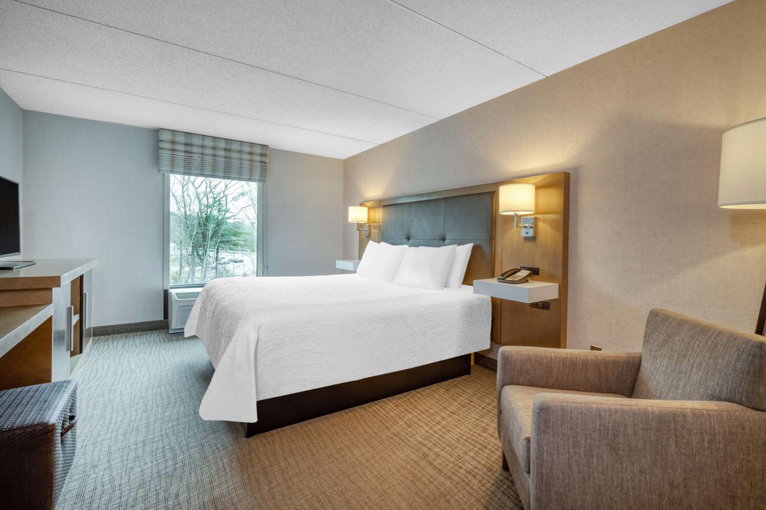 One-Bedroom King Suite with Sofa Bed - Non-Smoking - Photo 4