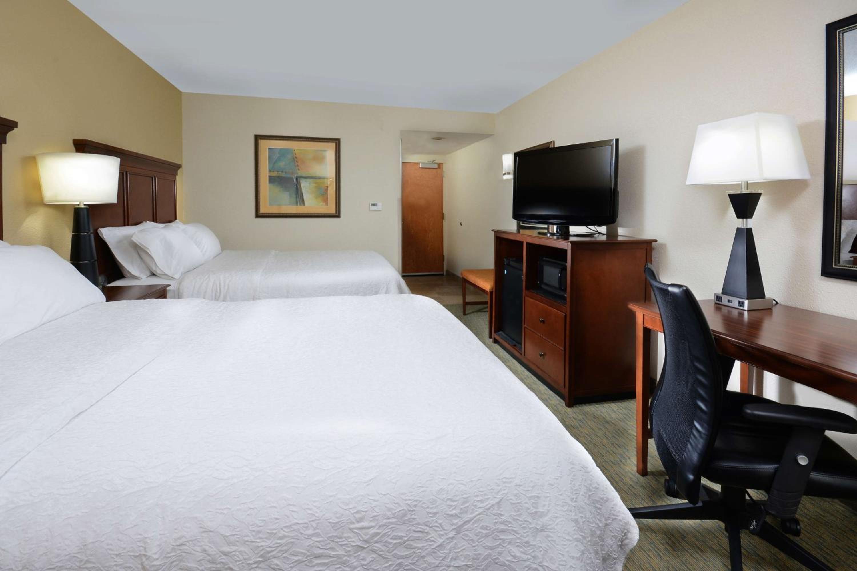 Queen Room with Two Queen Beds - Non-Smoking - Photo 1