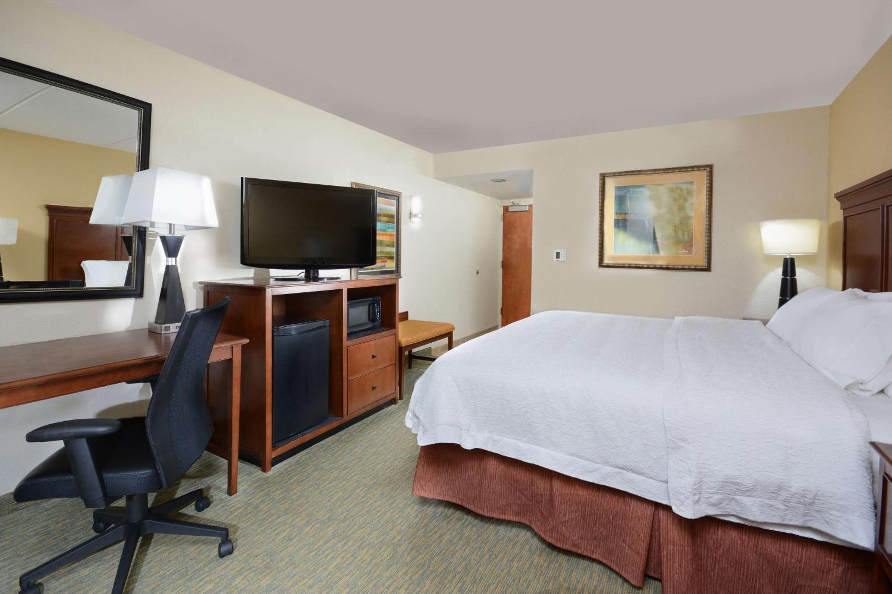 King Room - Non-Smoking - Photo 2