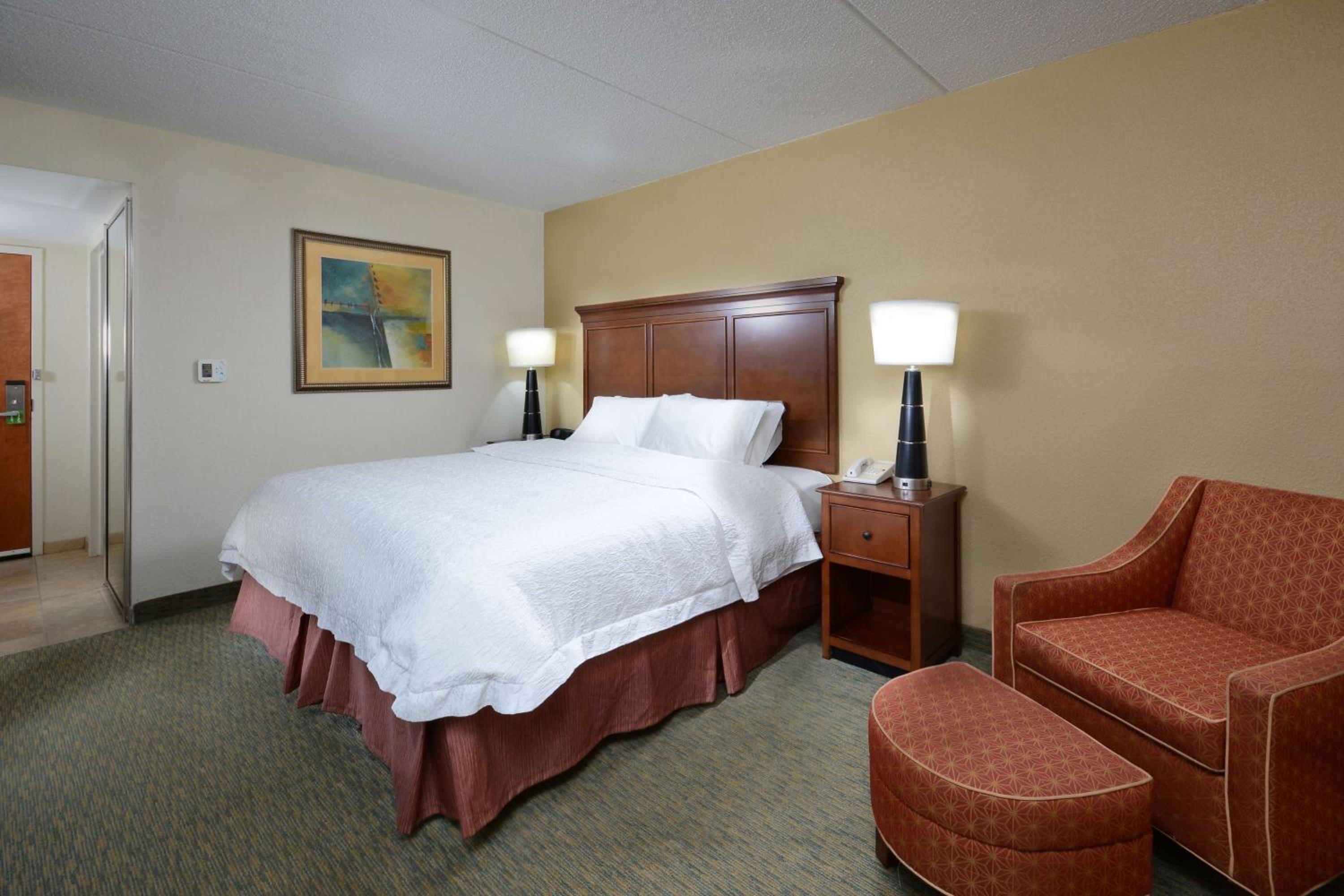 King Room - Non-Smoking - Photo 4