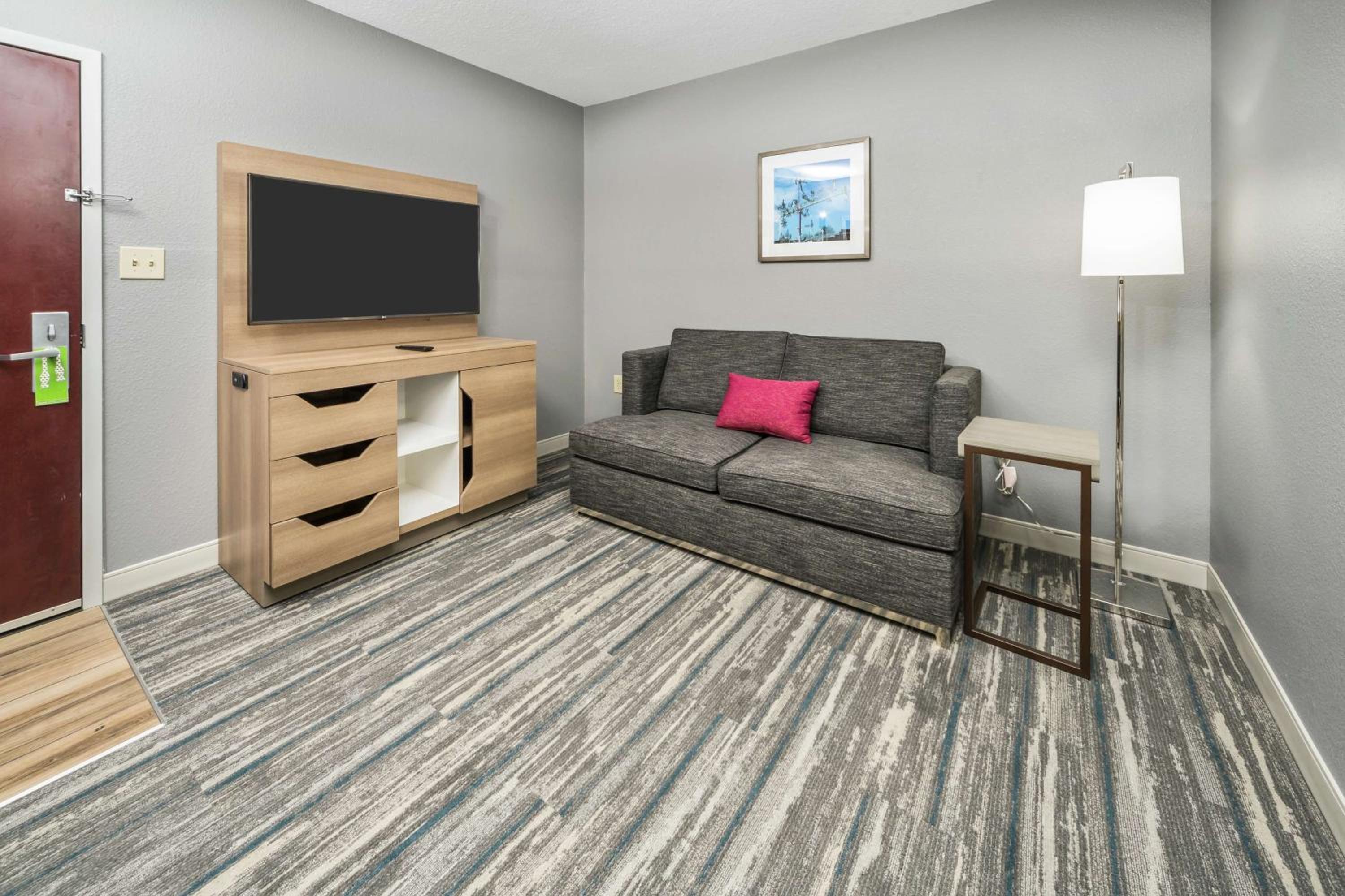 One-Bedroom King Suite with Sofa Bed - Non-Smoking - Photo 5