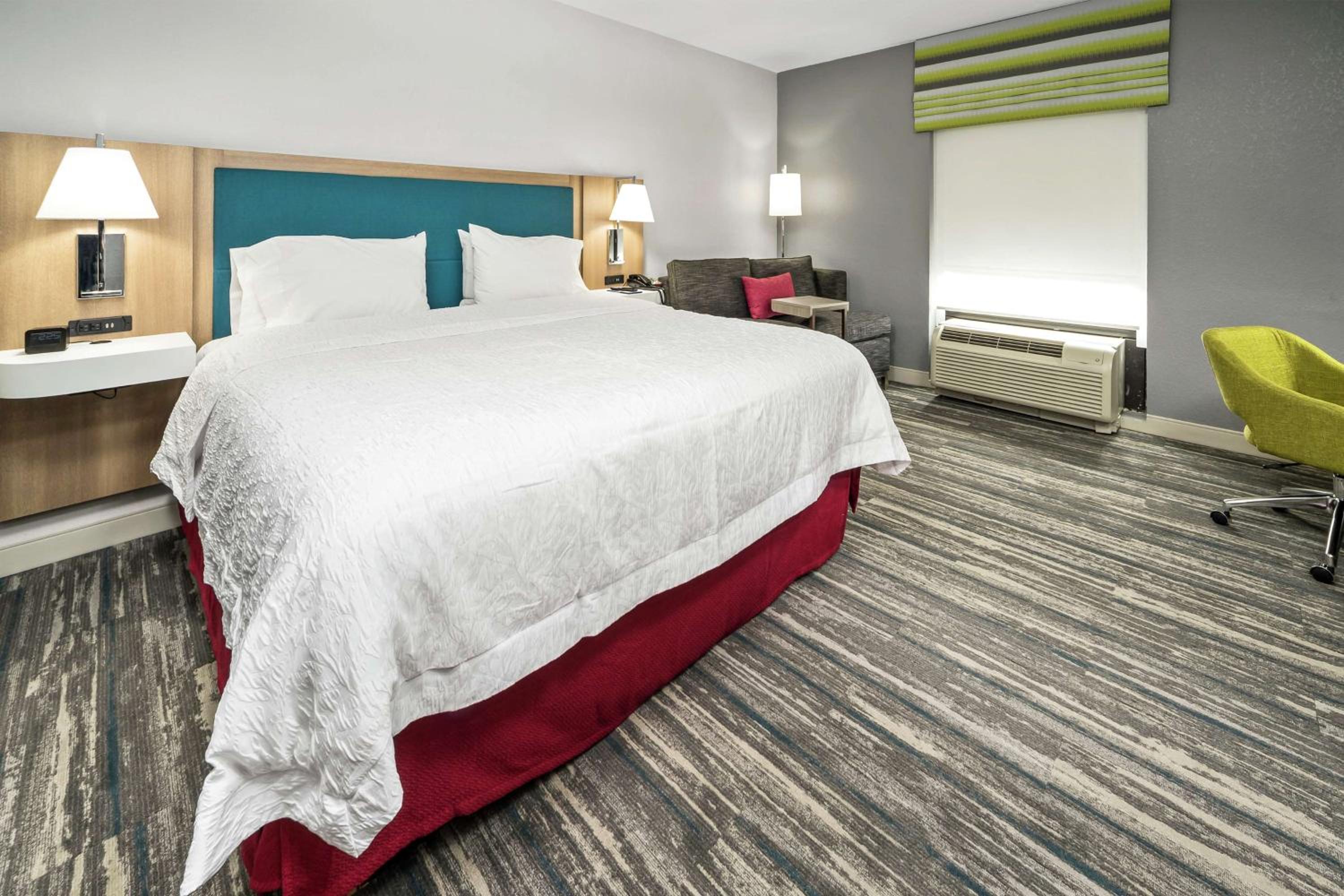 King Room with Accessible Tub - Mobility and Hearing Access/Non-Smoking - Photo 1