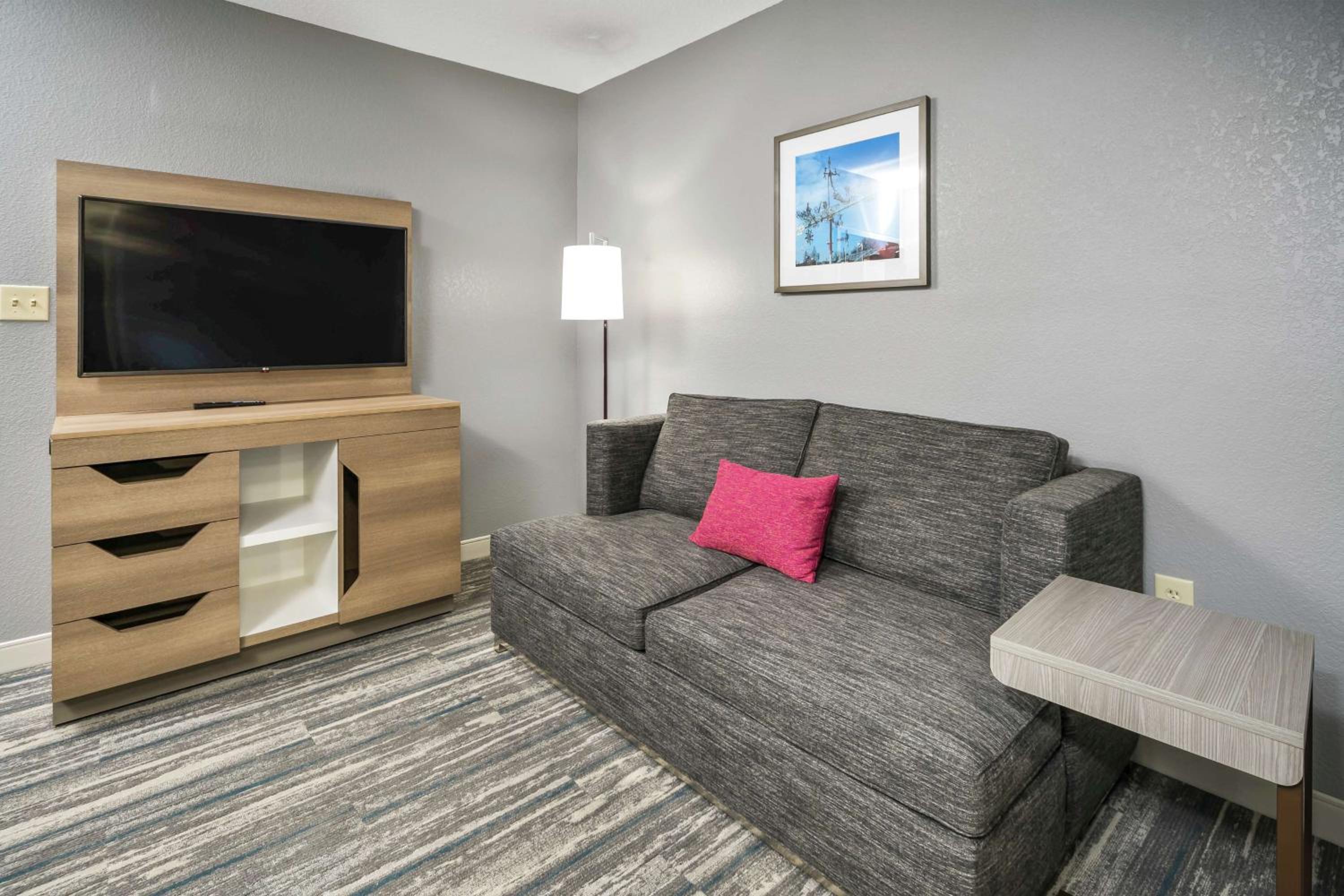 One-Bedroom King Suite with Sofa Bed - Non-Smoking - Photo 11